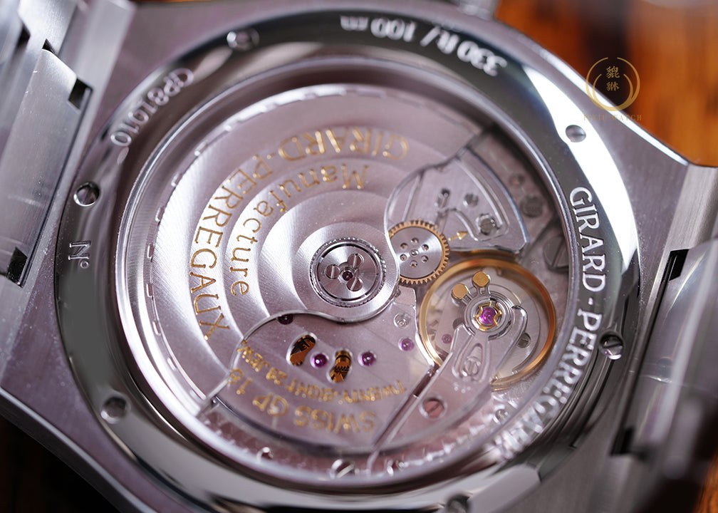 Girard-Perregaux Laureato Black Clous de Paris