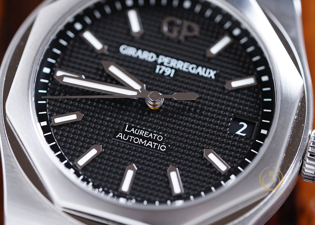 Girard-Perregaux Laureato Black Clous de Paris