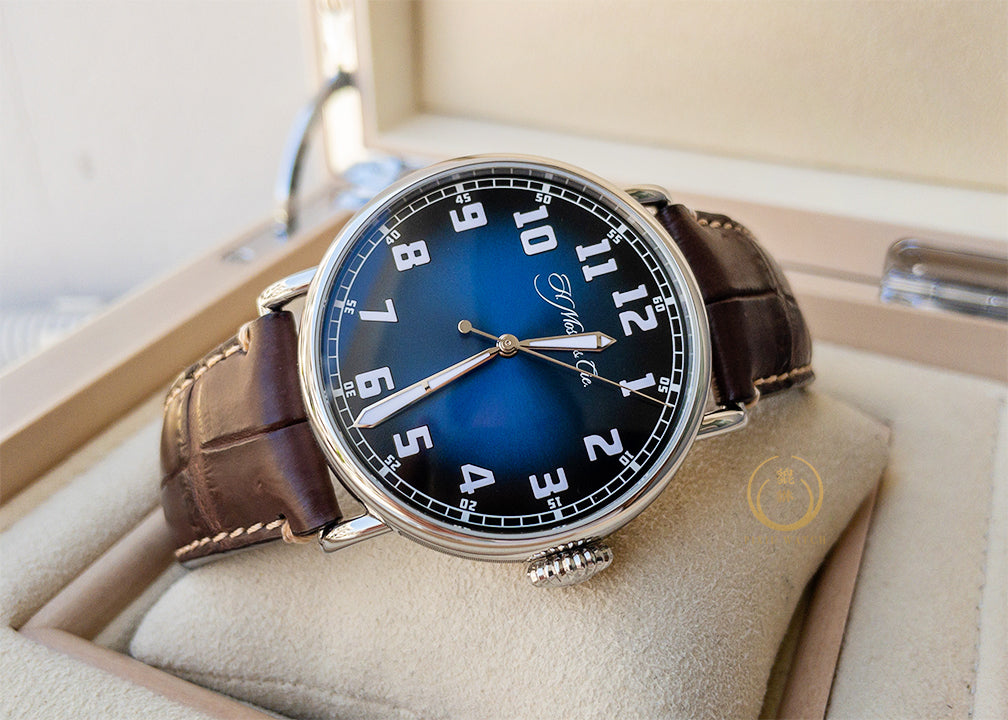 H. Moser & Cie. Heritage Funky Blue