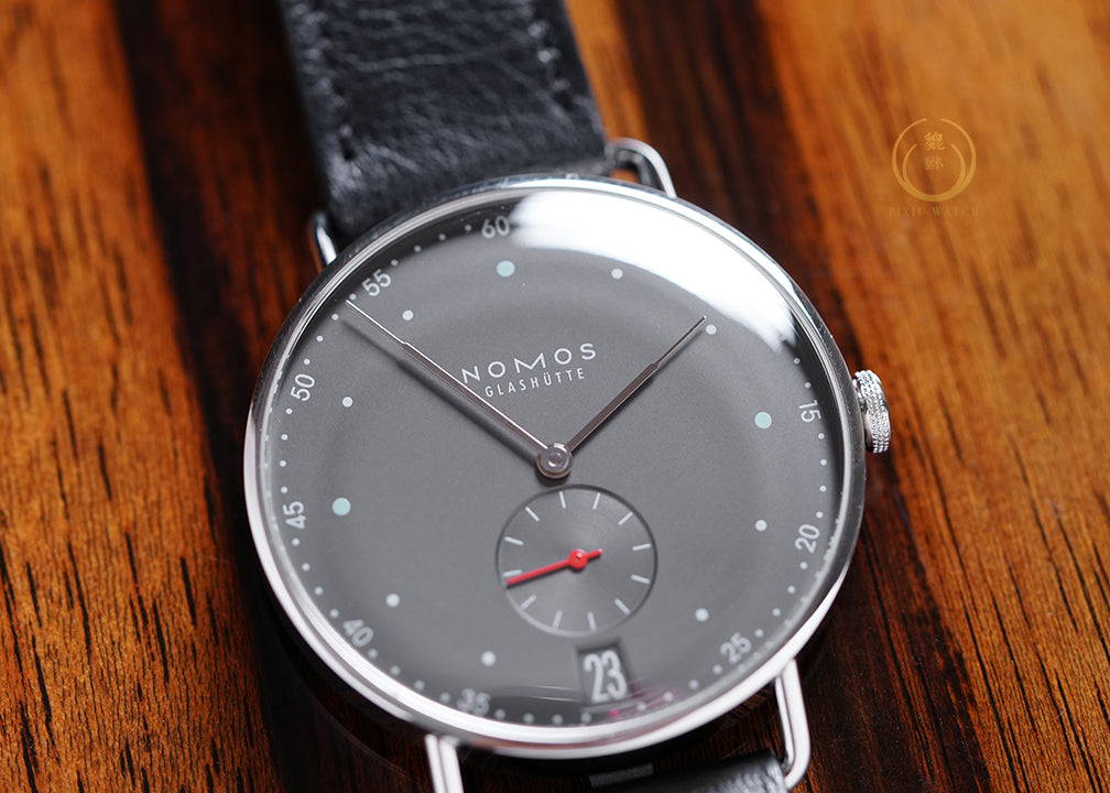 NOMOS Metro 38 Date Urban Gray