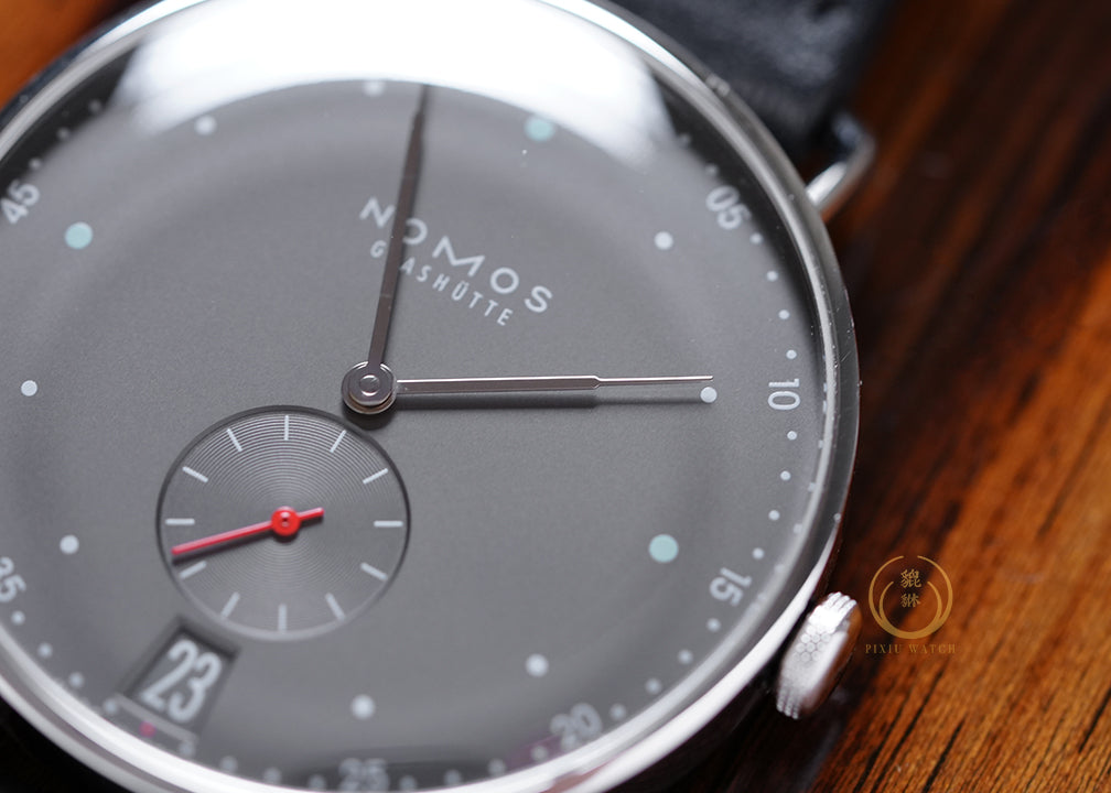 NOMOS Metro 38 Date Urban Gray