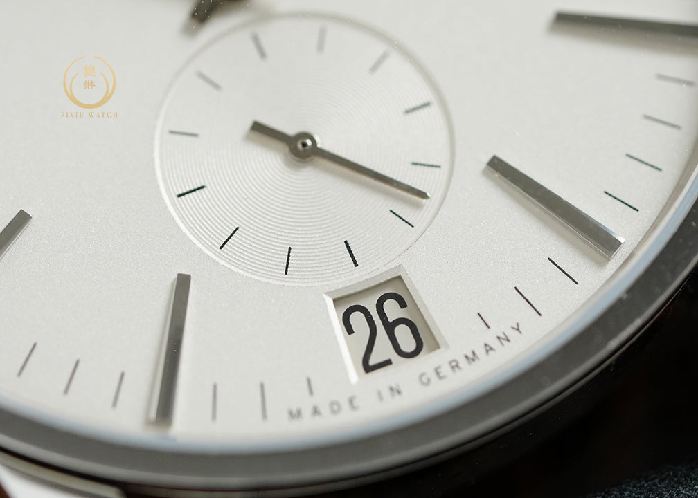 NOMOS Zurich Datum 802