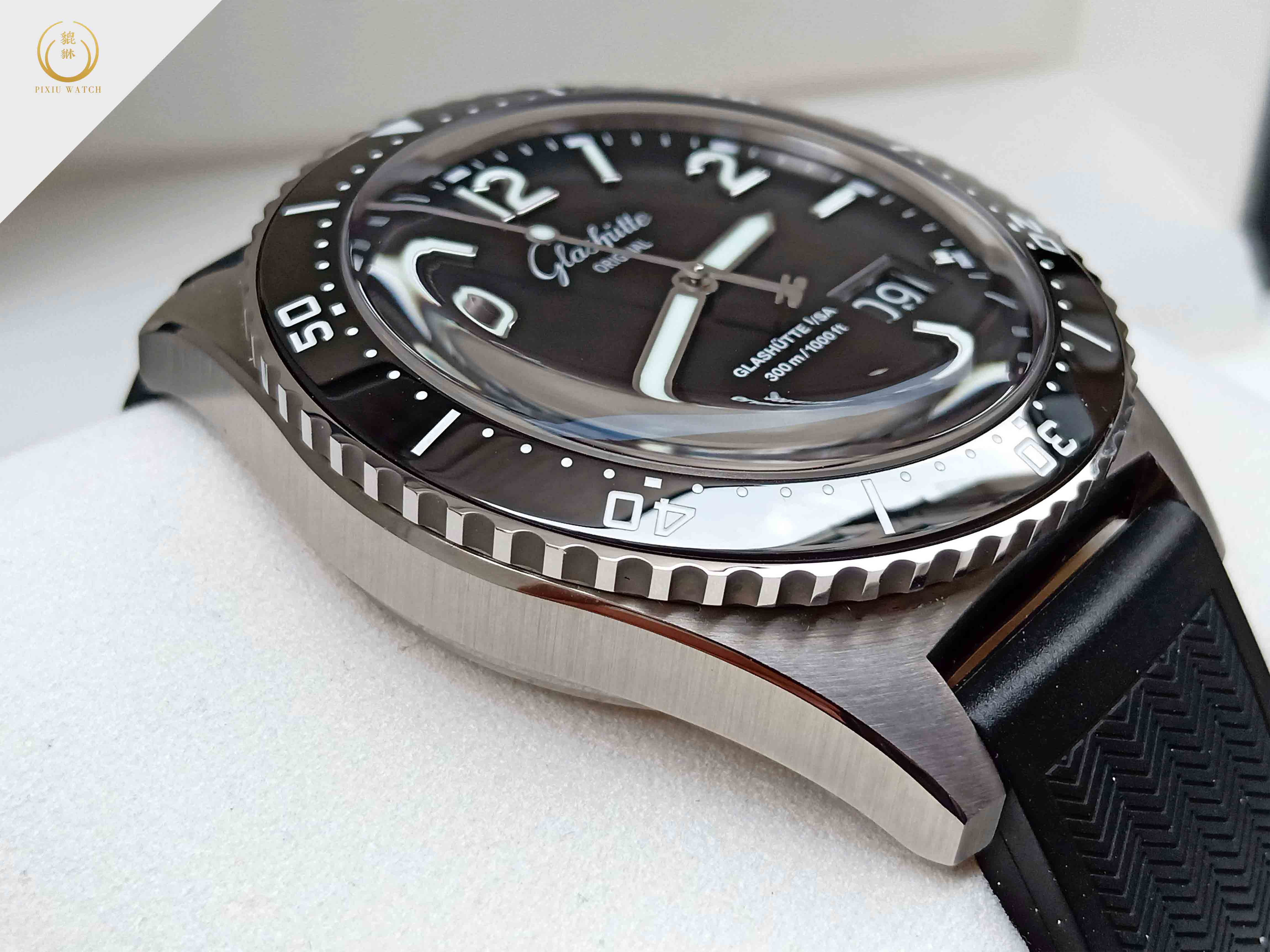 Glashütte Original SeaQ Panorama Date