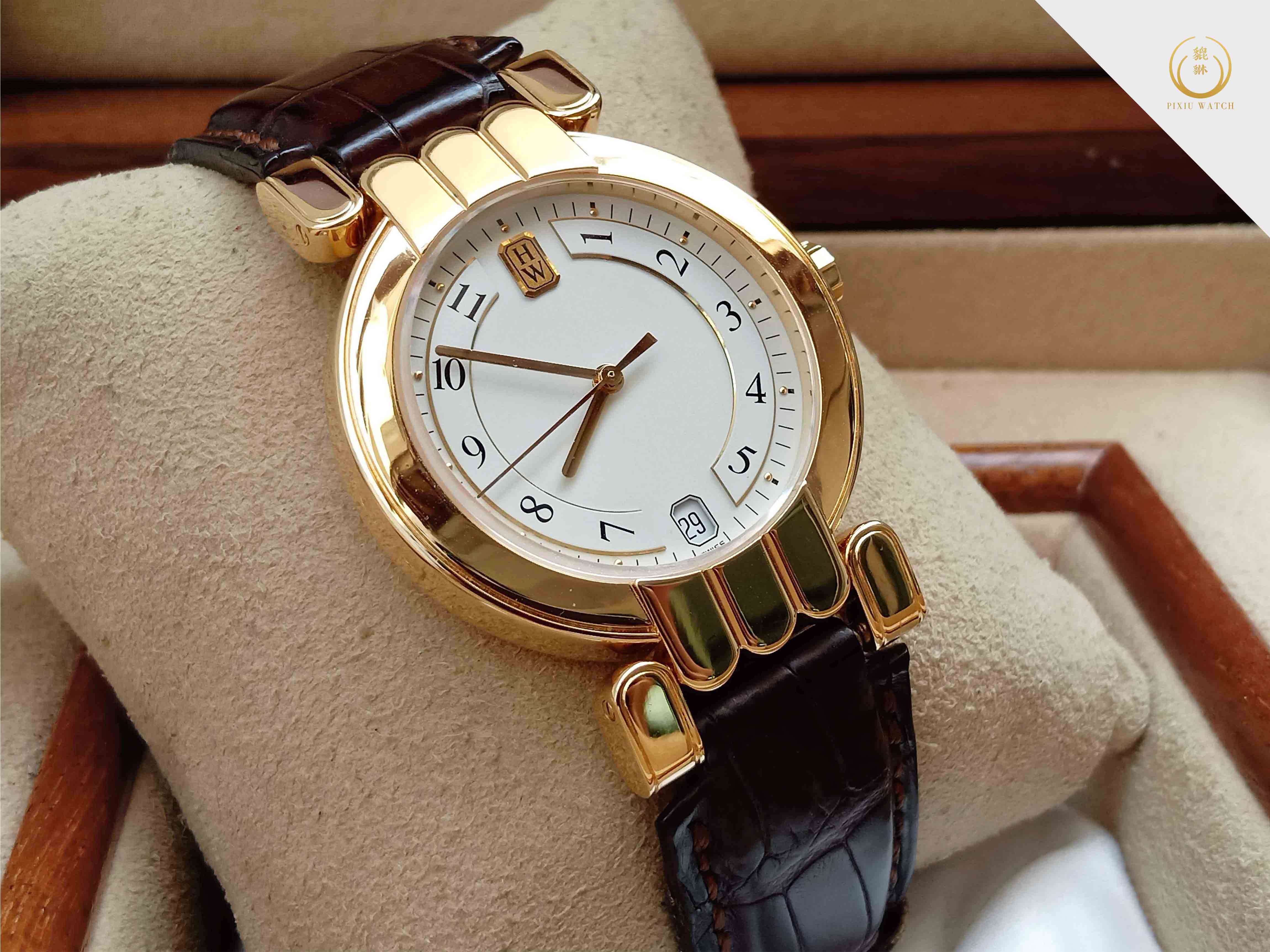 Harry Winston Premier Date 18K Yellow Gold