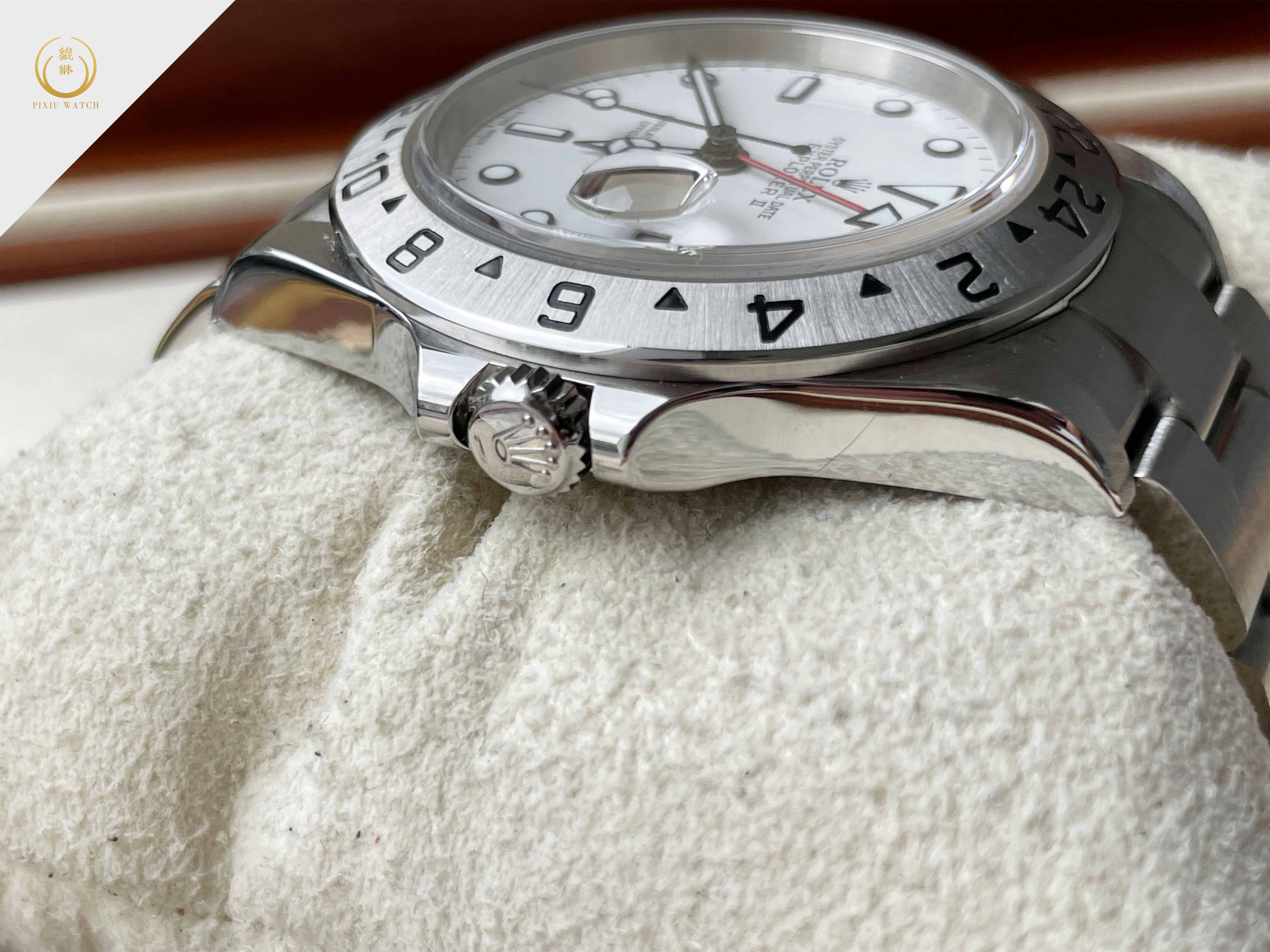 Rolex Explorer II หน้าขาว เข็มแดง