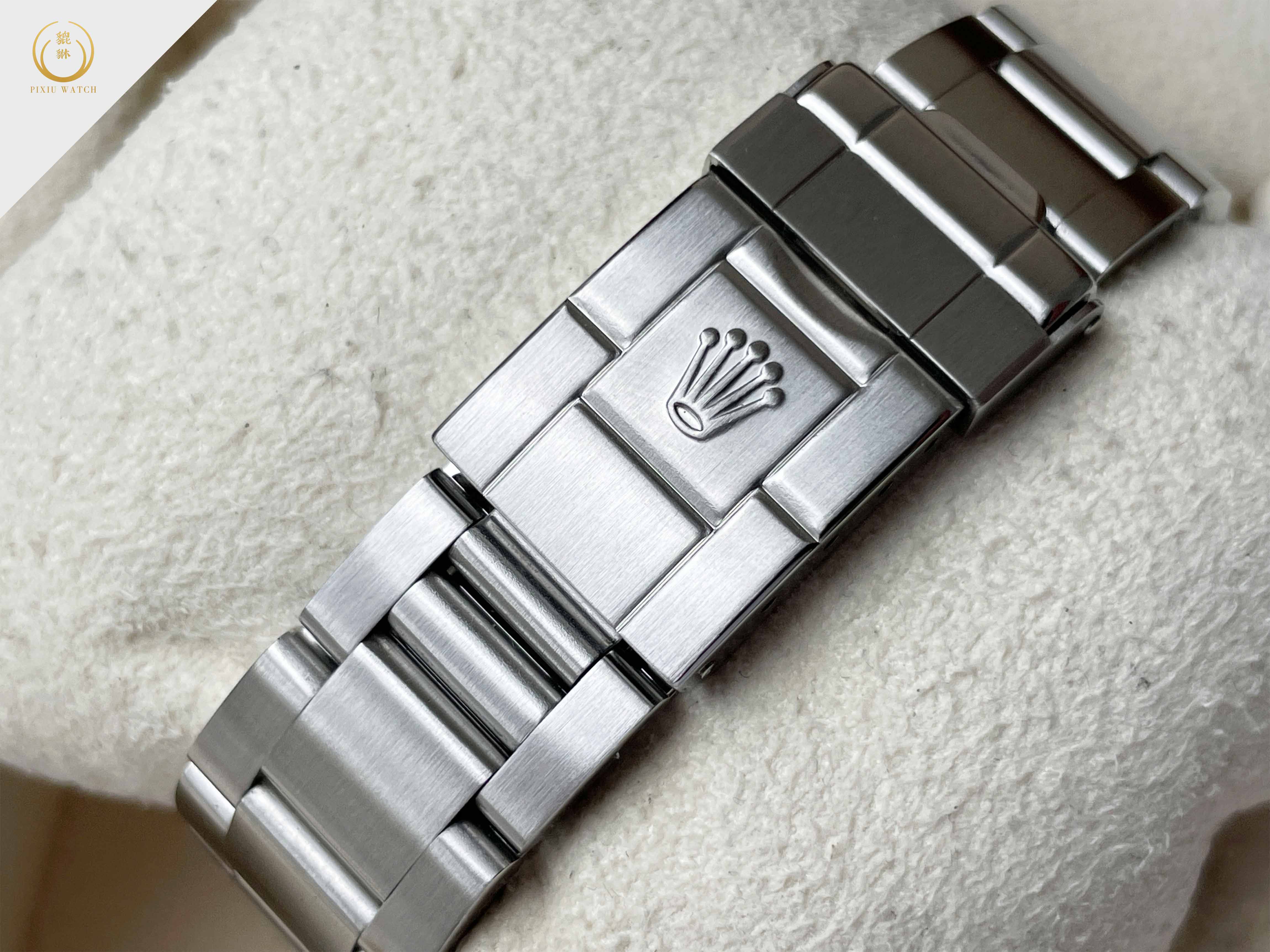 Rolex Explorer II หน้าขาว เข็มแดง