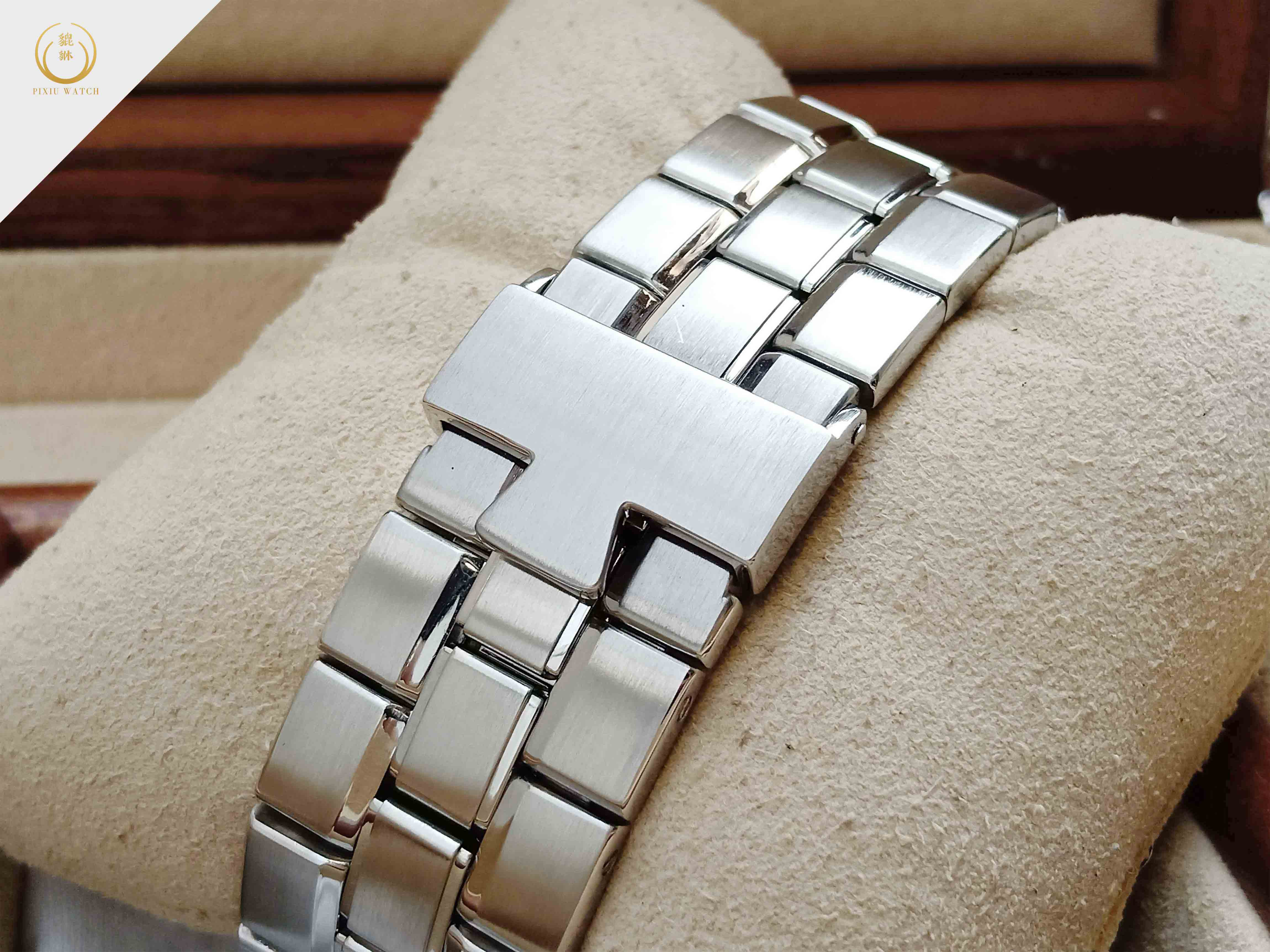 Vacheron Constantin Overseas Chronograph 49140