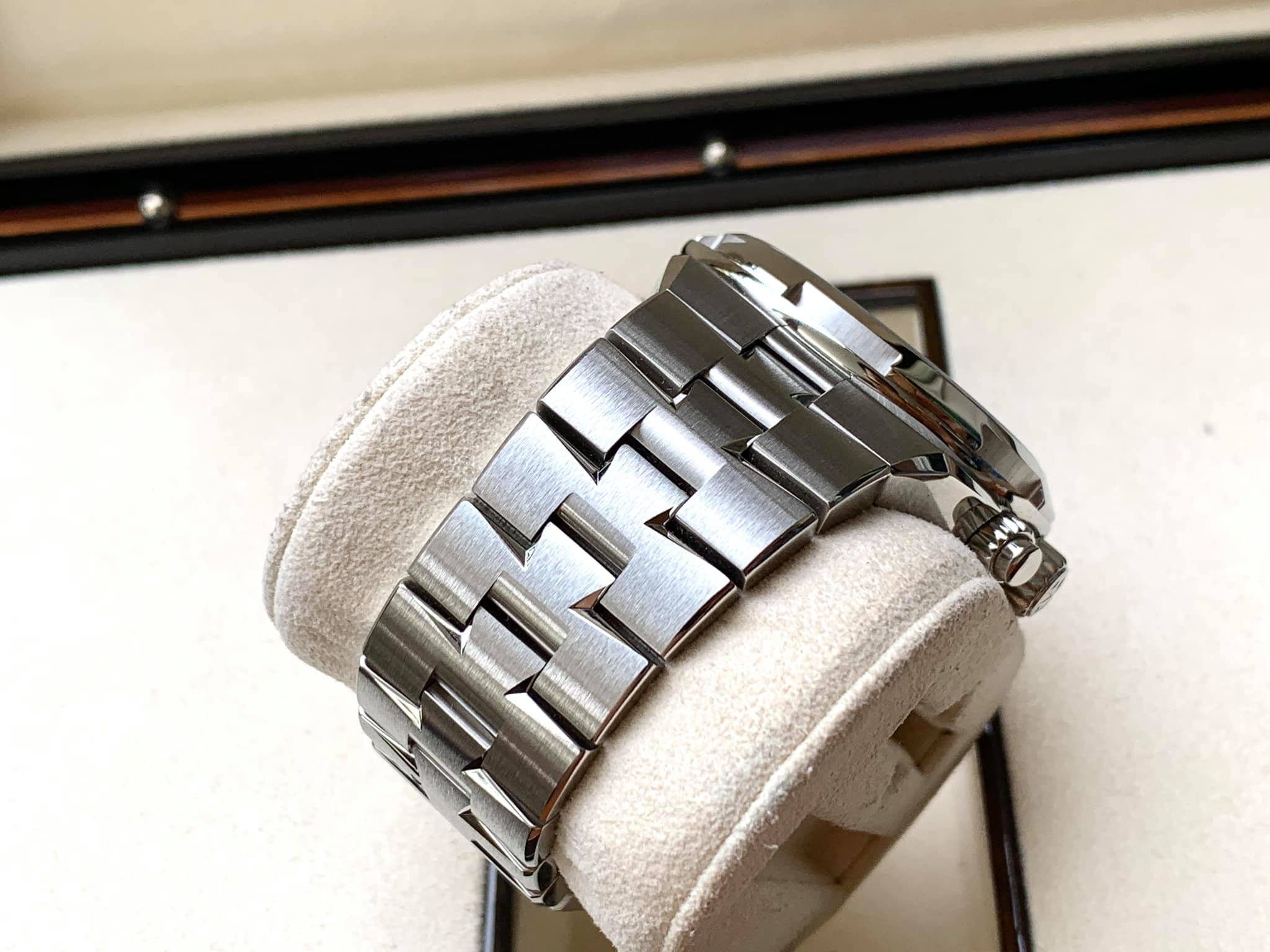 “New” Vacheron Constantin Overseas Dual Time