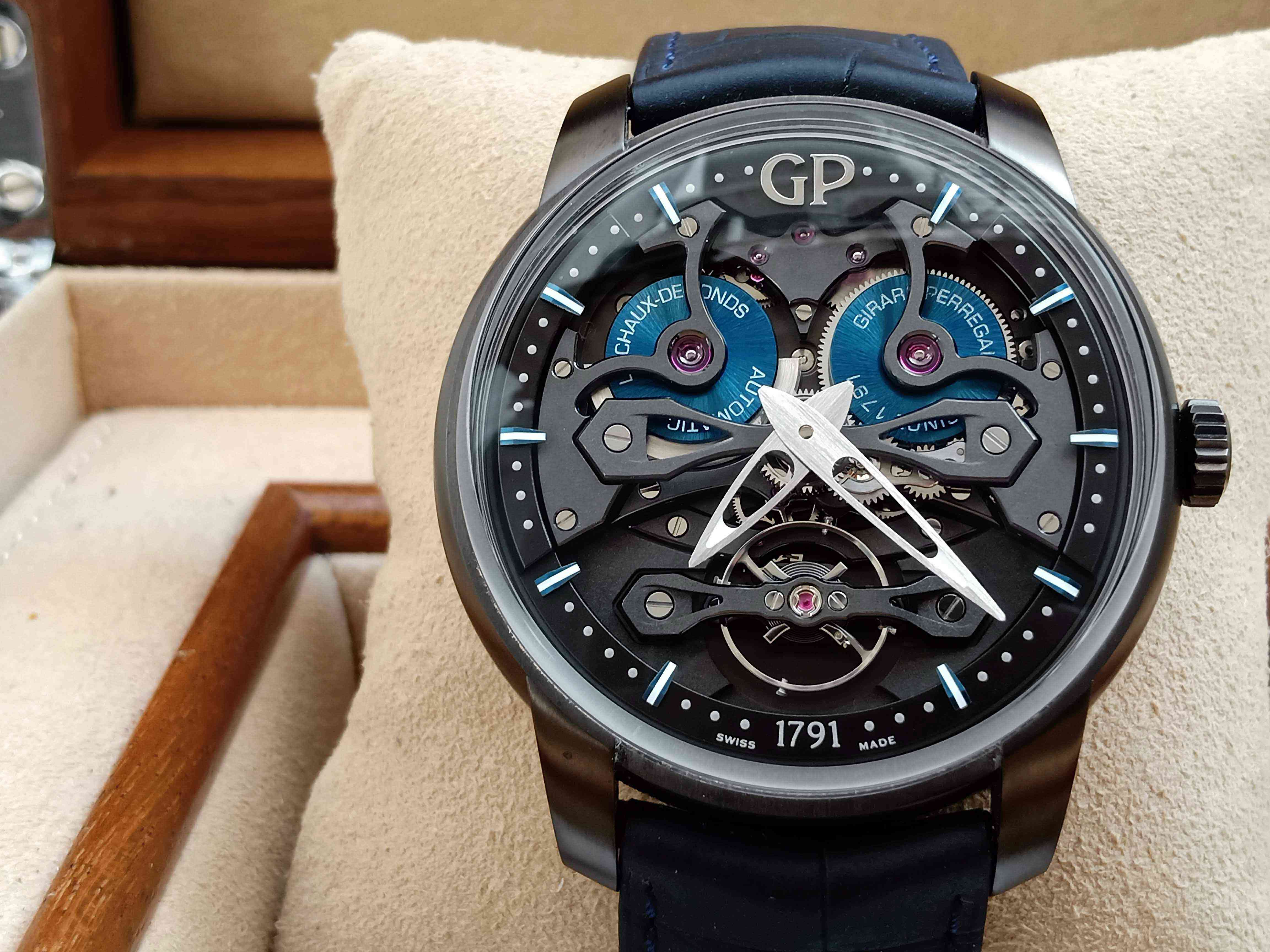 Girard-Perregaux Bridges Neo Bridges Earth to Sky Edition