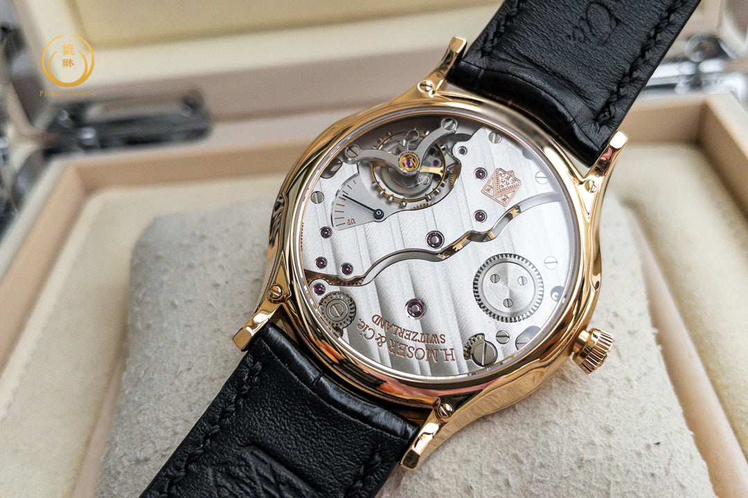 H. Moser & Cie. Venturer Vantablack Red Gold