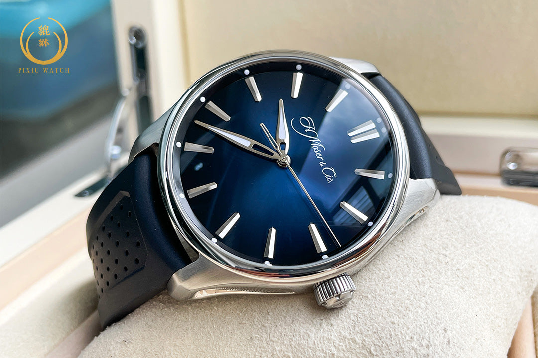 H. Moser & Cie. Pioneer Centre Seconds Midnight Blue Fume