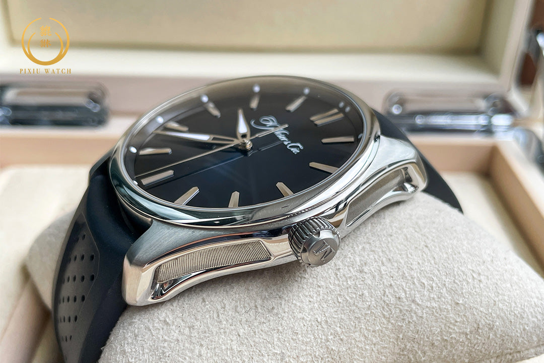 H. Moser & Cie. Pioneer Centre Seconds Midnight Blue Fume