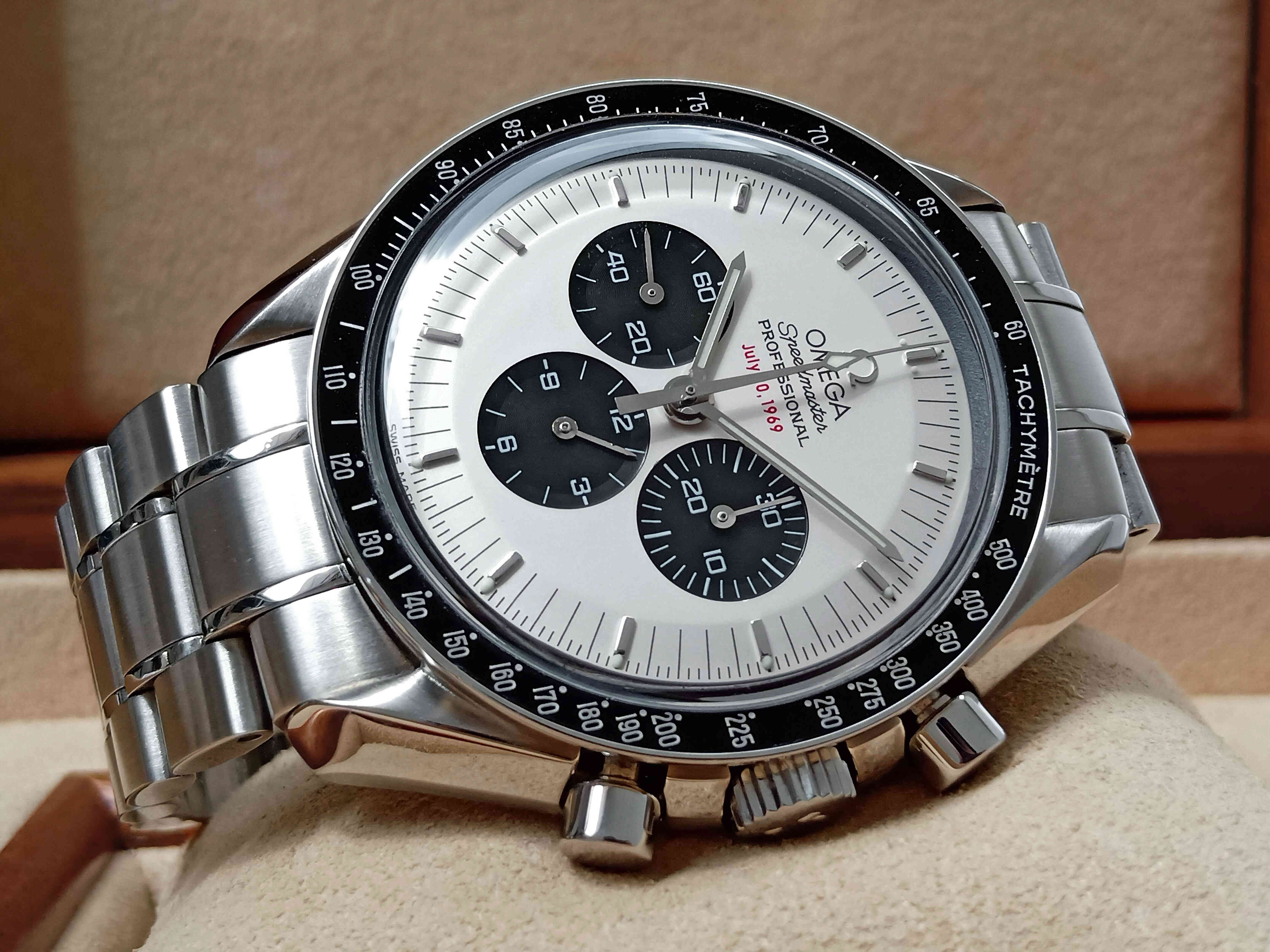 Omega Speed Master Limited Apollo11 35th Aniversary Panda Dial
