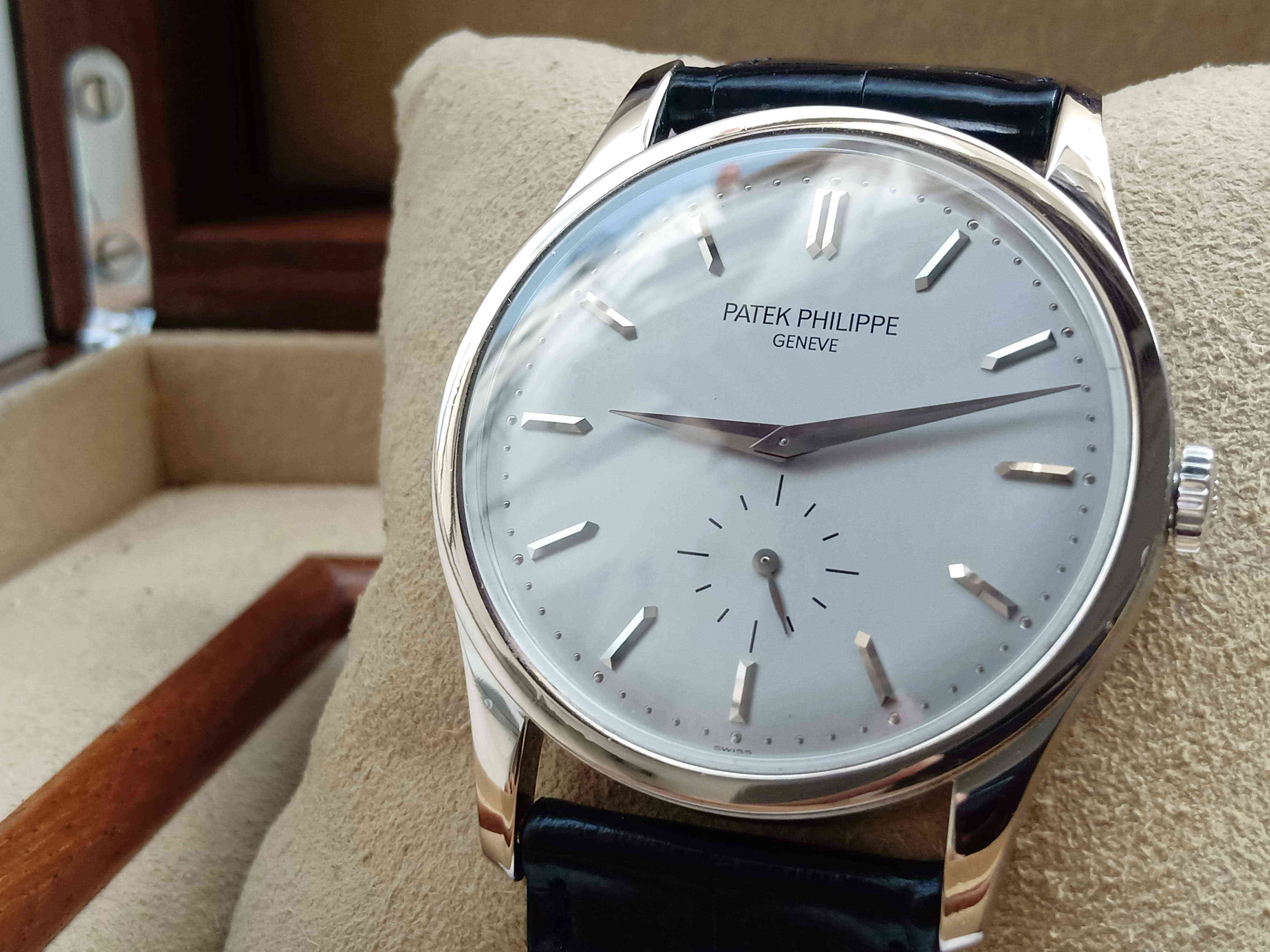 Patek Philippe Calatrava 5196G-001
