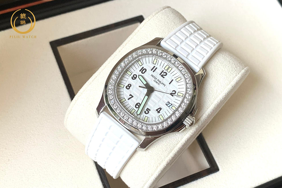 Patek Philippe Aquanaut 5067A-011 White dial