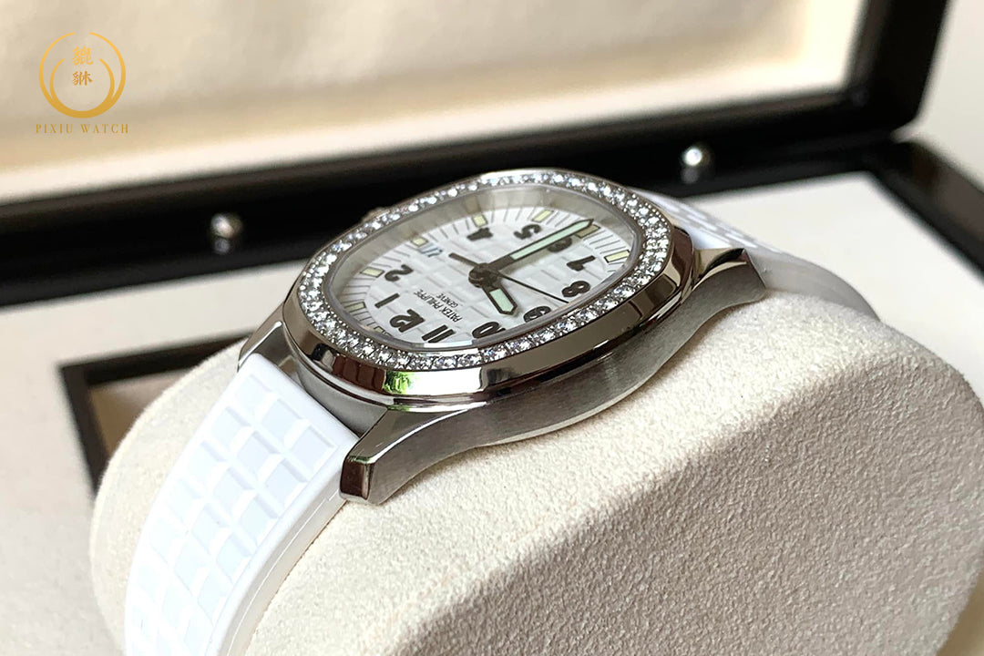 Patek Philippe Aquanaut 5067A-011 White dial