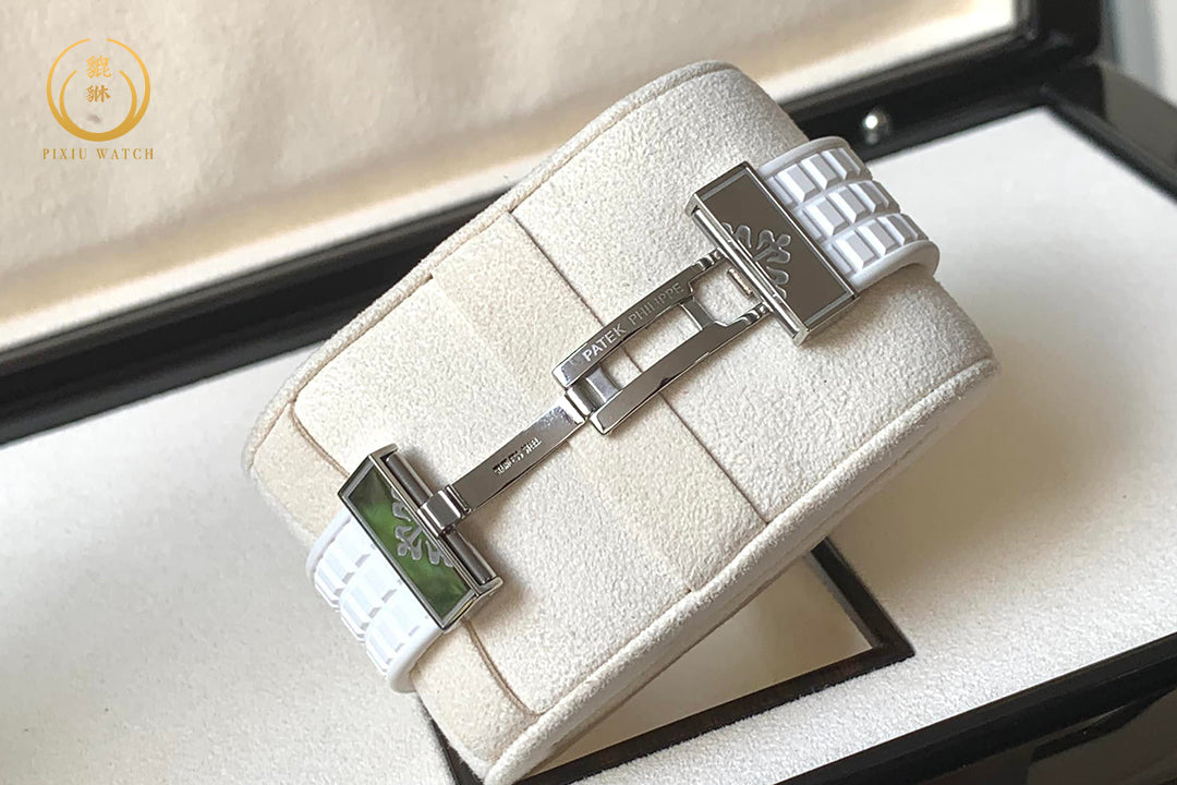 Patek Philippe Aquanaut 5067A-011 White dial