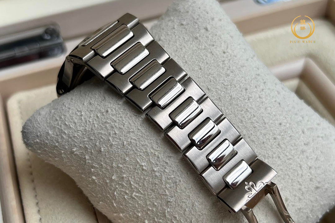 Patek Philippe Ladies' Nautilus 7011/1G White Gold