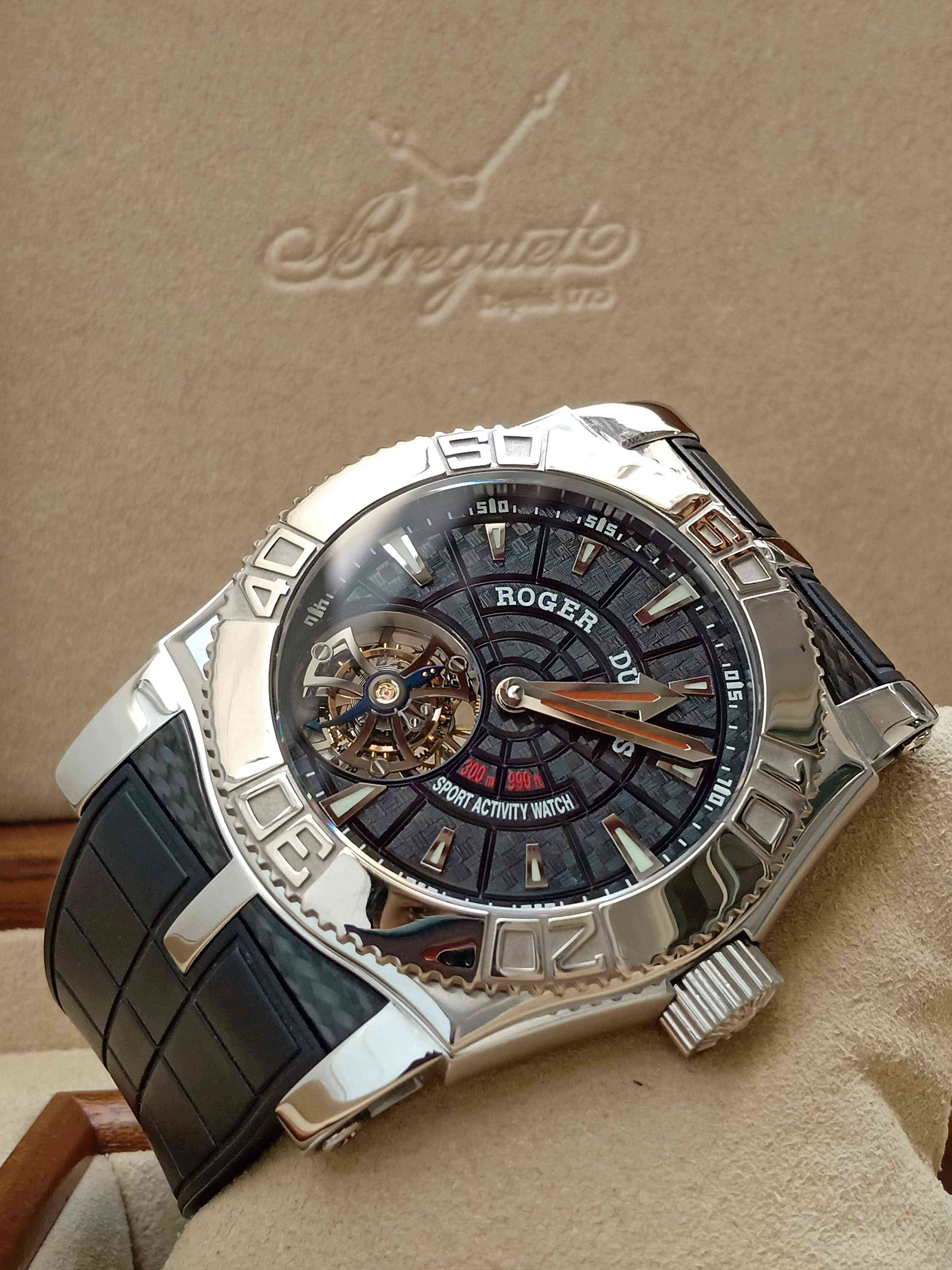 Roger Dubuis Easy Diver Flying Tourbillon