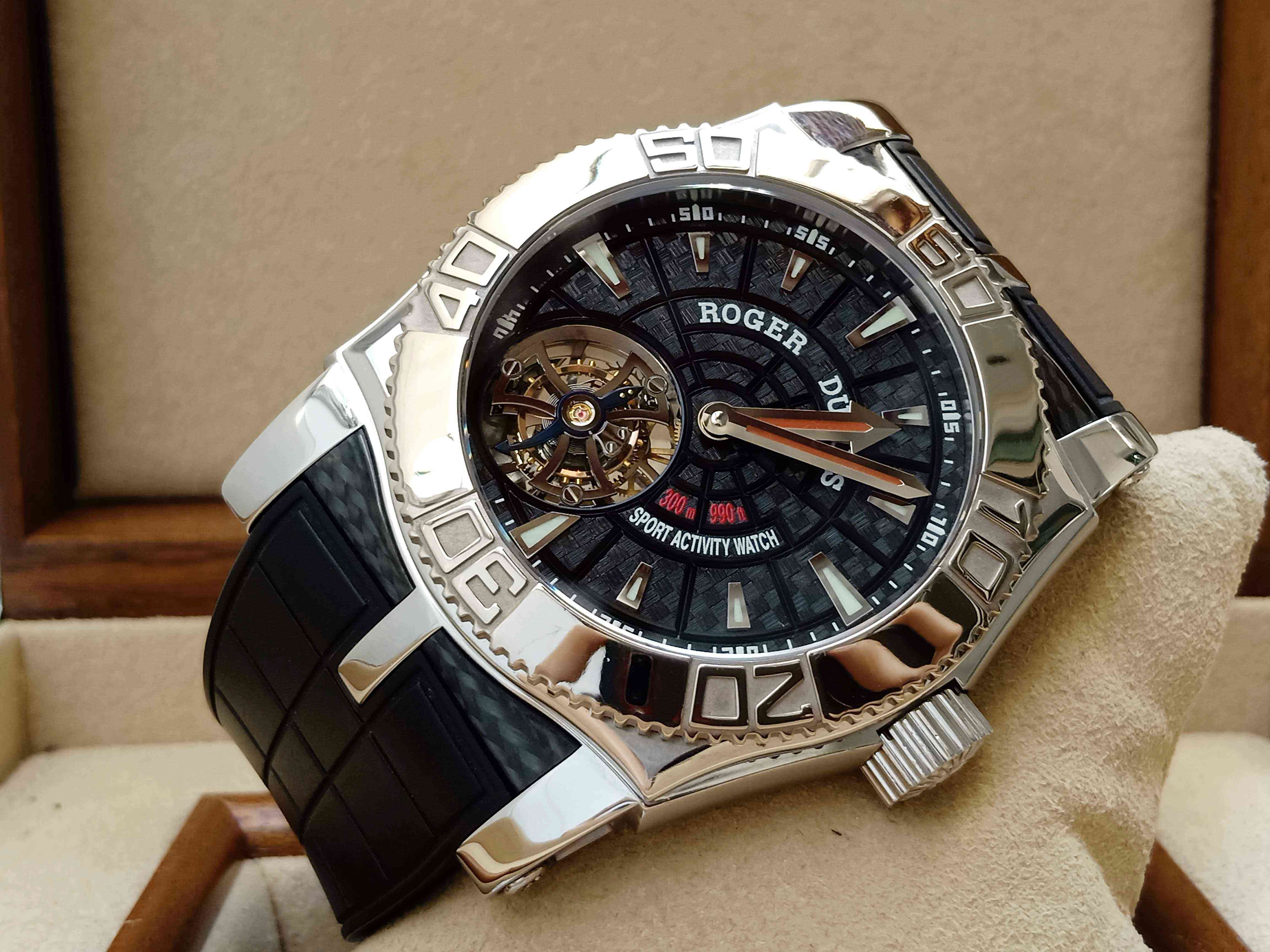 Roger Dubuis Easy Diver Flying Tourbillon