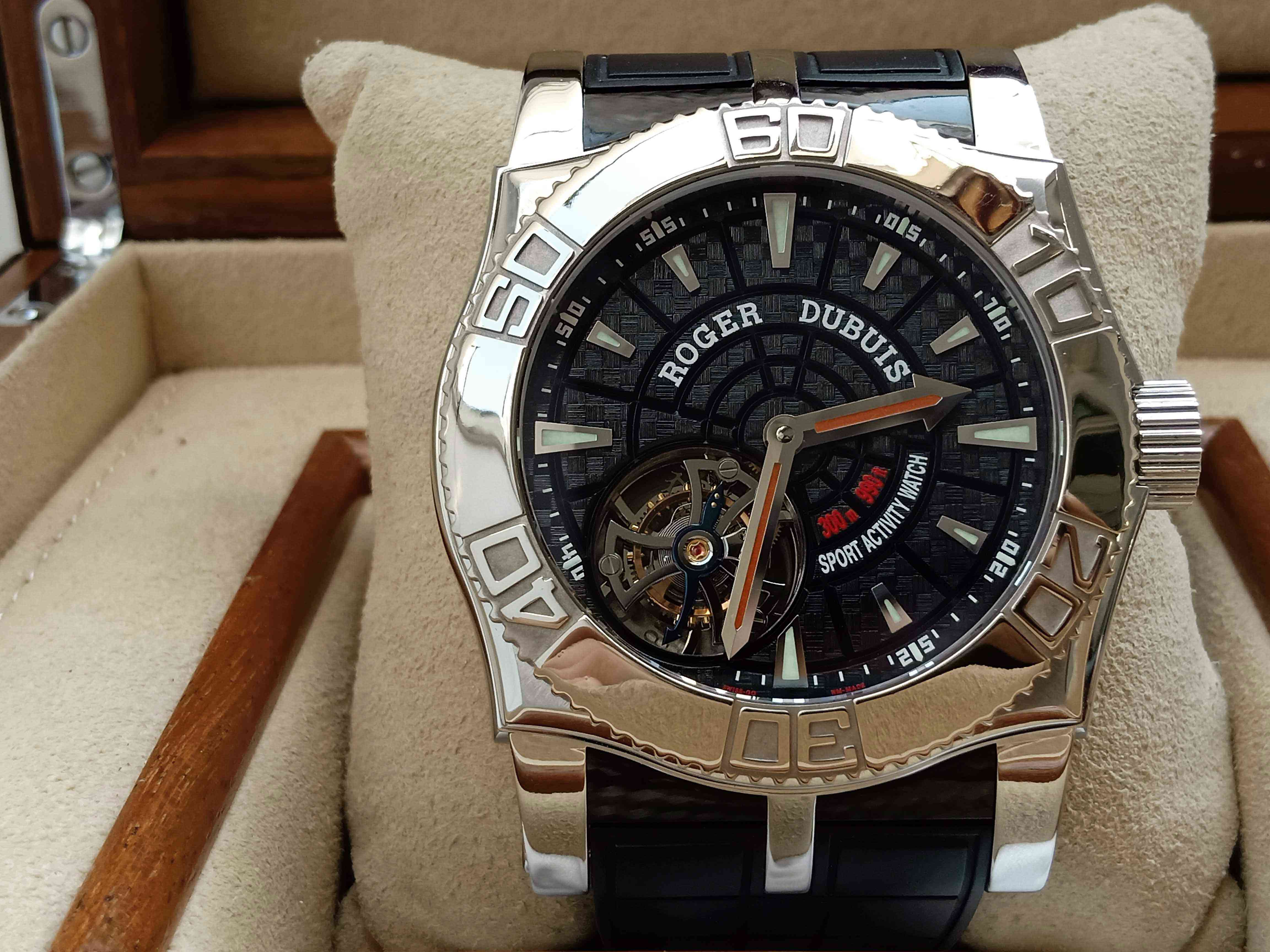 Roger Dubuis Easy Diver Flying Tourbillon