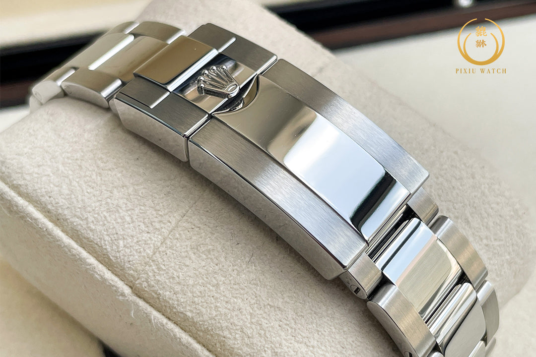 Rolex GMT-MASTER II “Pepsi” Steel Oyster