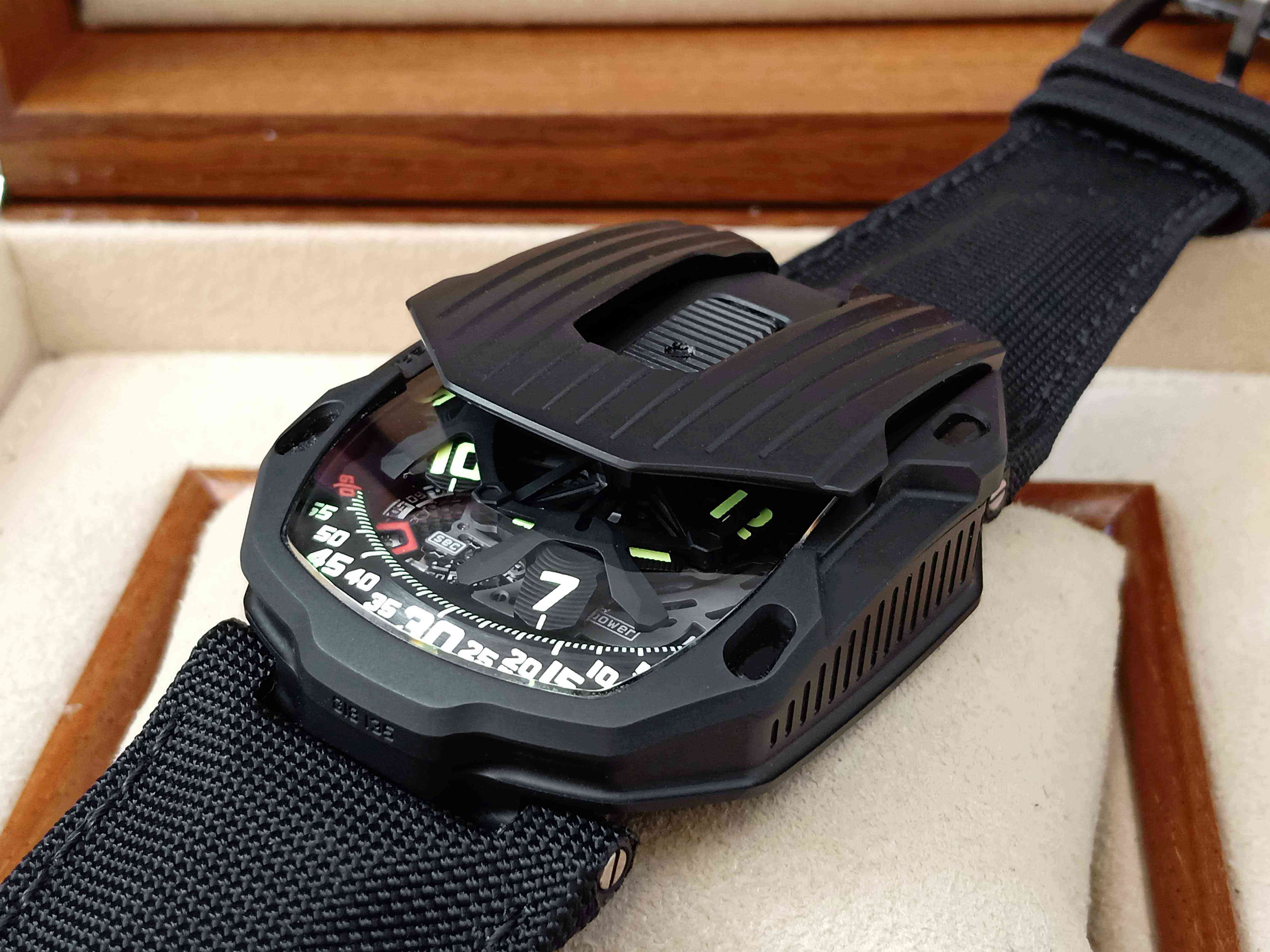 Urwerk UR-105 CT “Kryptonite” Satellite Indication / Automatic Turbine