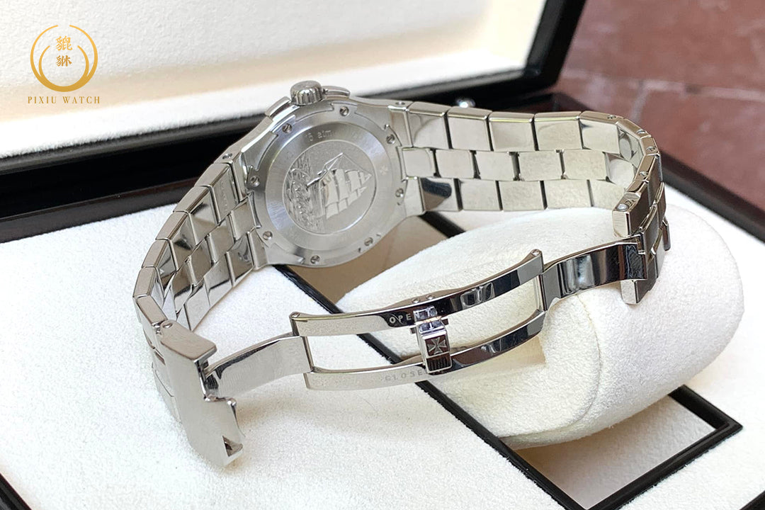 Vacheron Constantin Overseas 42052 1st Gen Arabic Dial