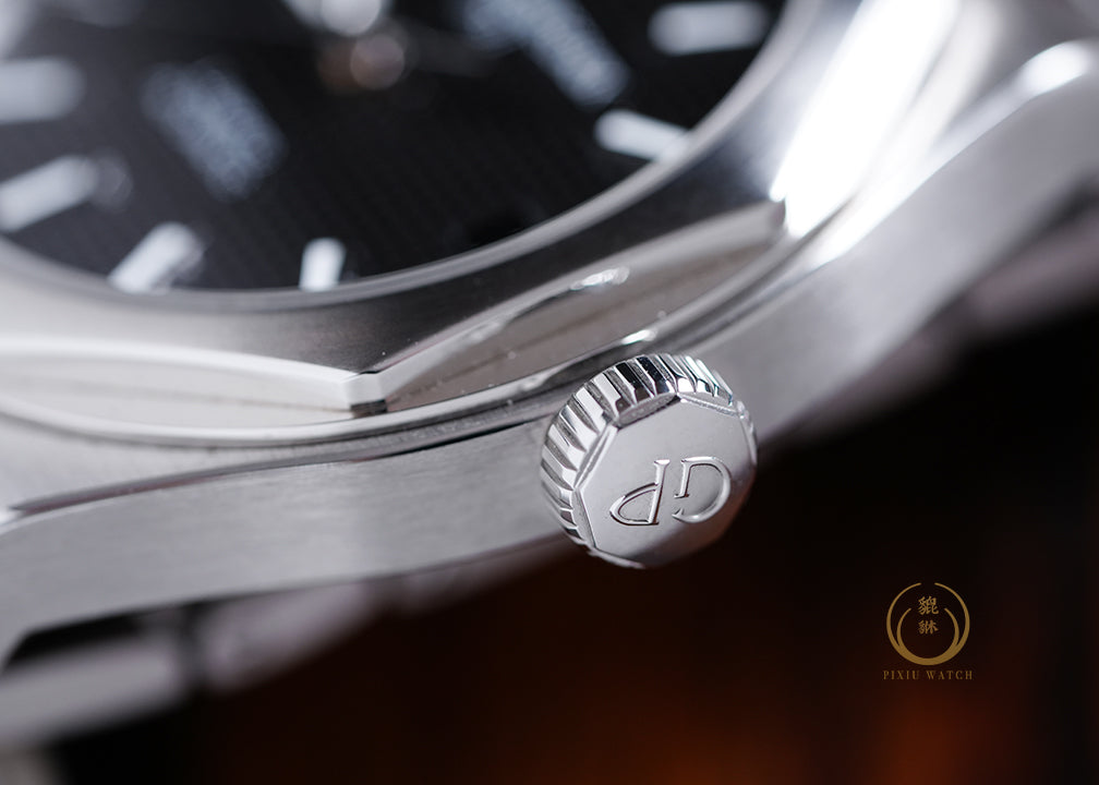 Girard-Perregaux Laureato Black Clous de Paris