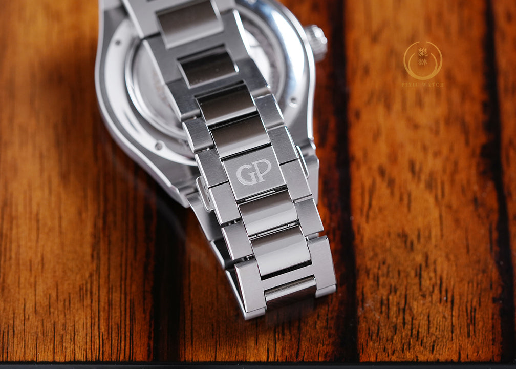 Girard-Perregaux Laureato Black Clous de Paris