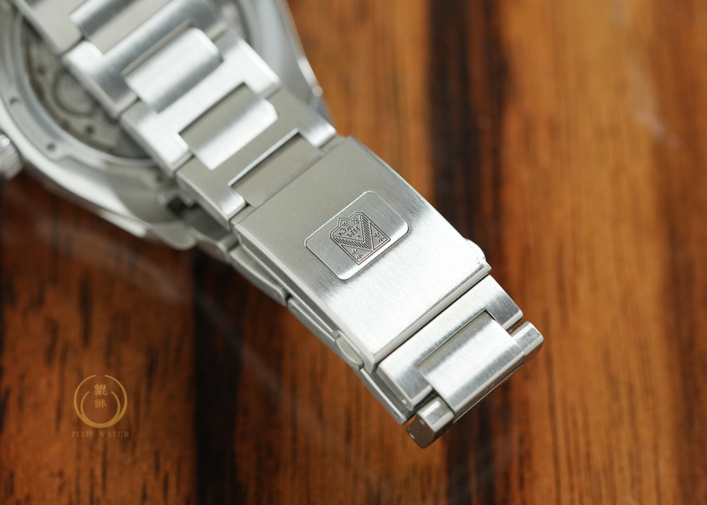 H. Moser Pioneer Swiss Mad Red