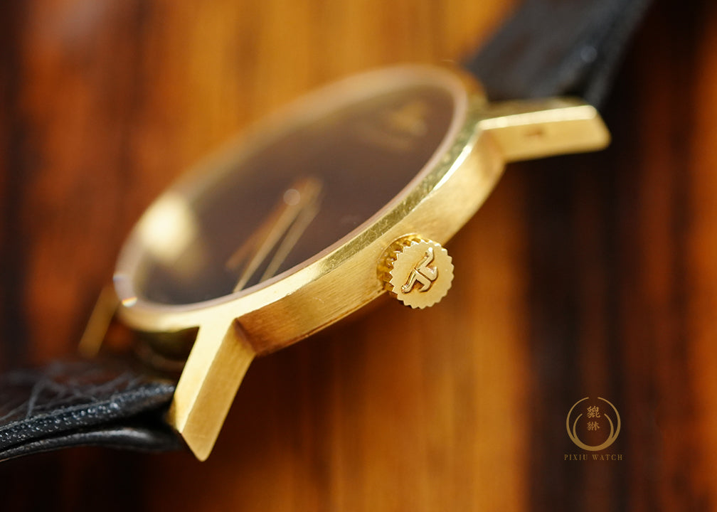 Jaeger-LeCoultre Vintage Onyx Dial Yellow Gold