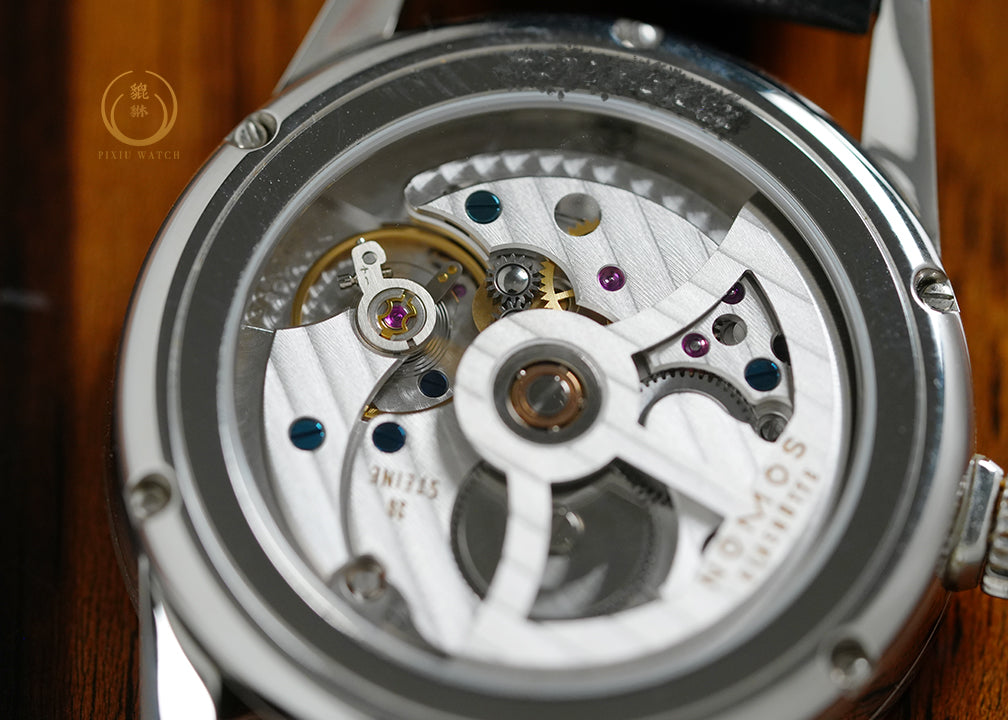 NOMOS Zurich Datum 802