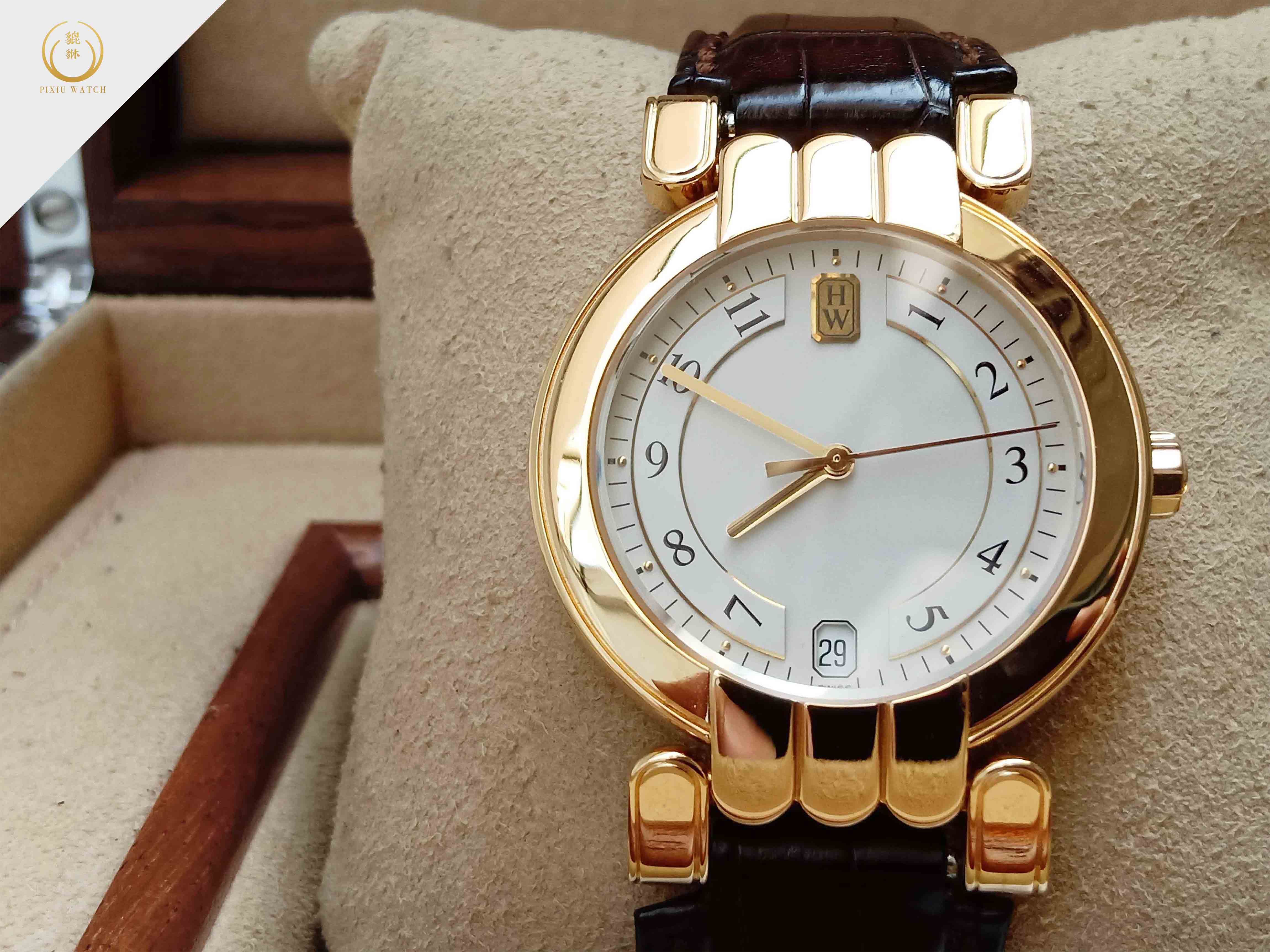 Harry Winston Premier Date 18K Yellow Gold