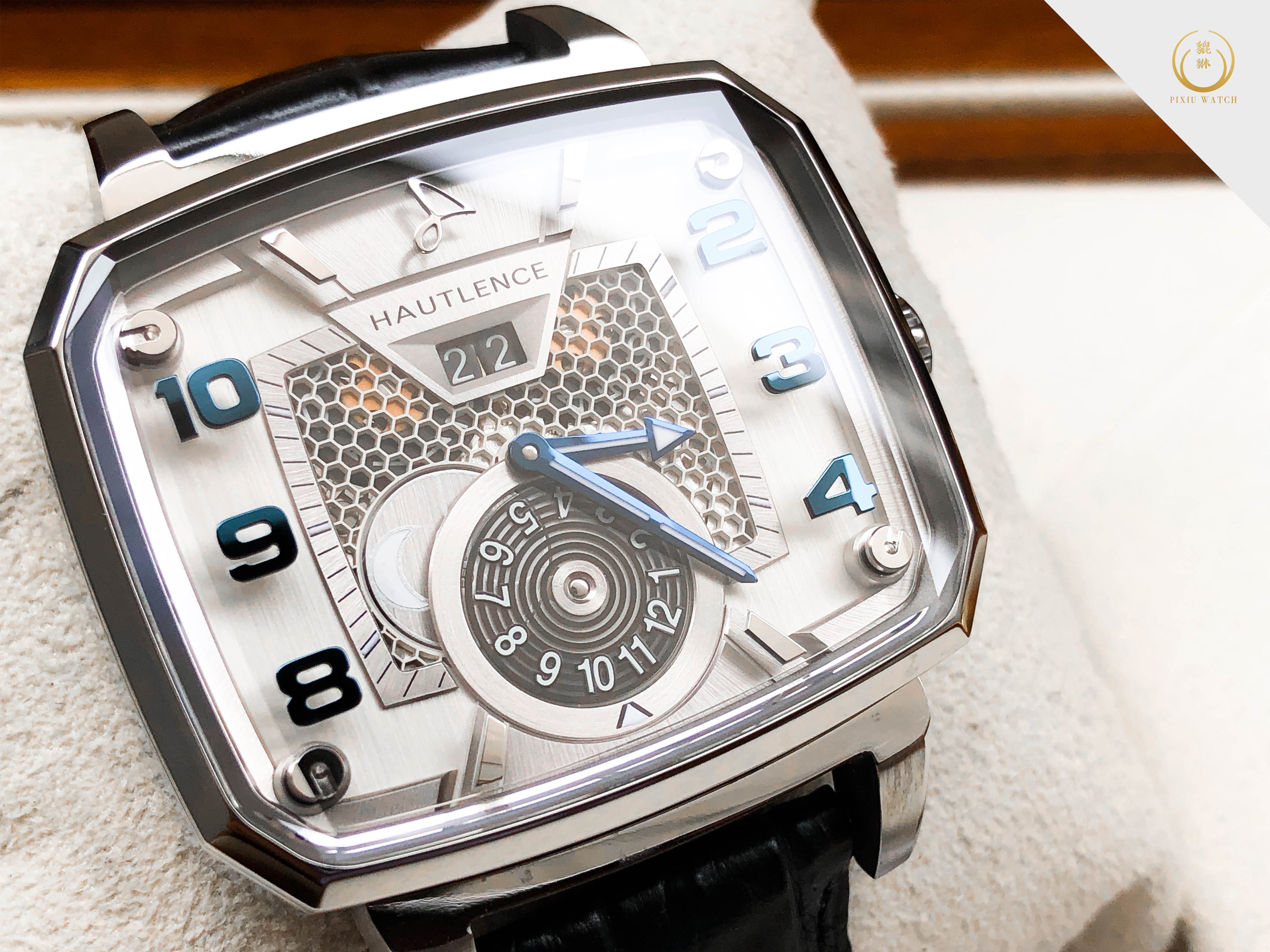 Hautlence Destination 02