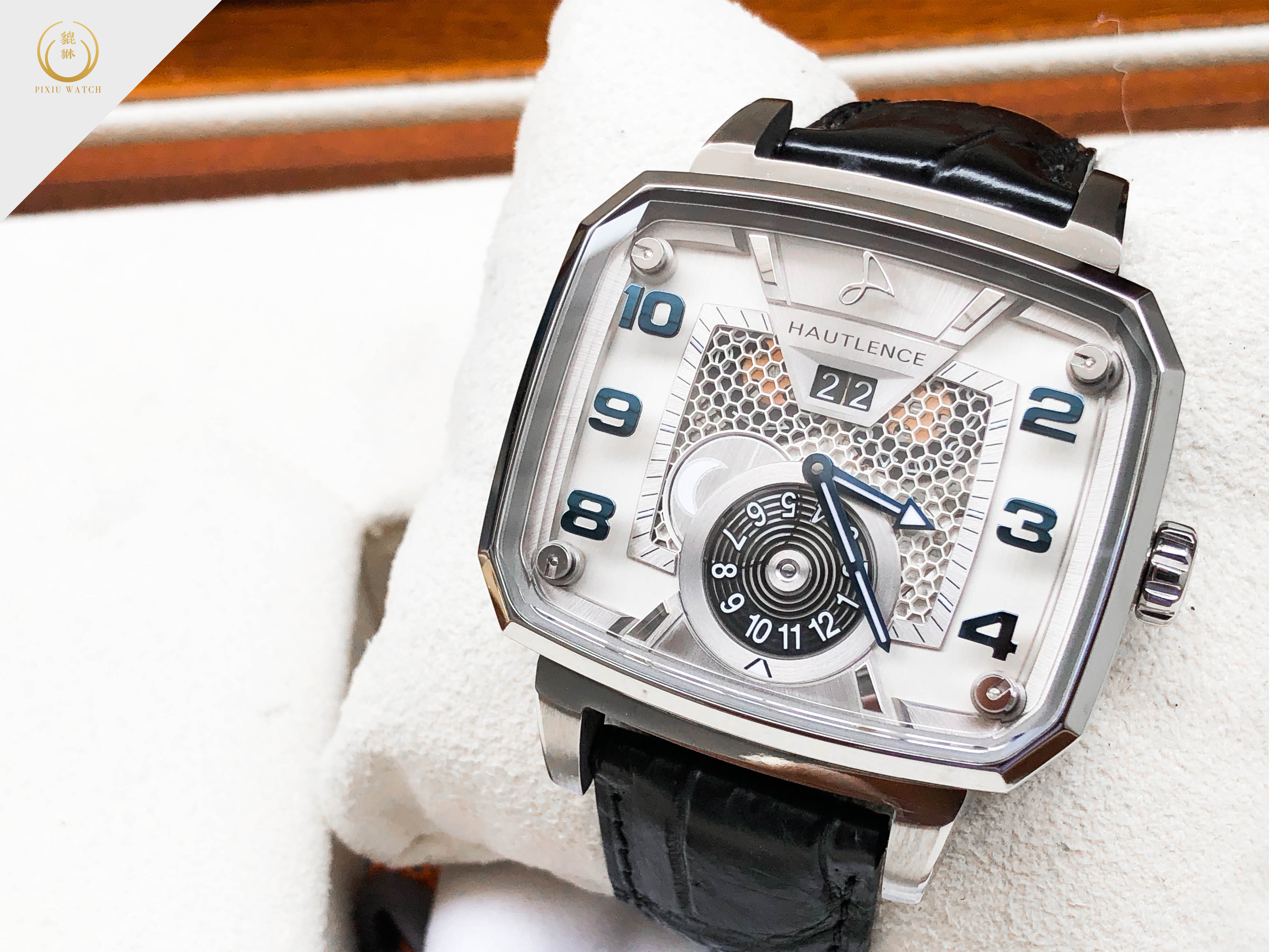 Hautlence Destination 02