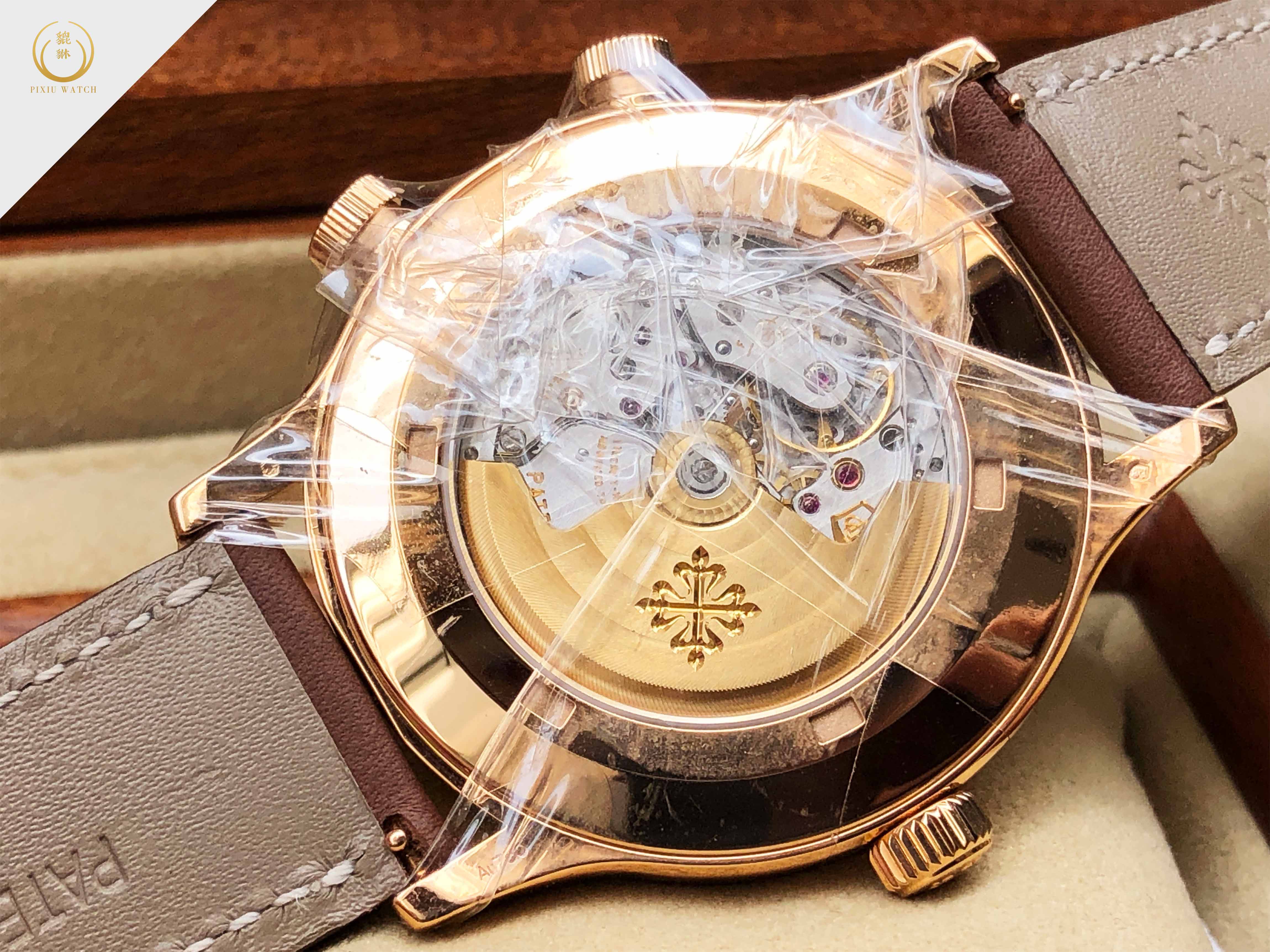 “New” Patek Philippe Calatrava 5524R-001 Pilot Travel Time