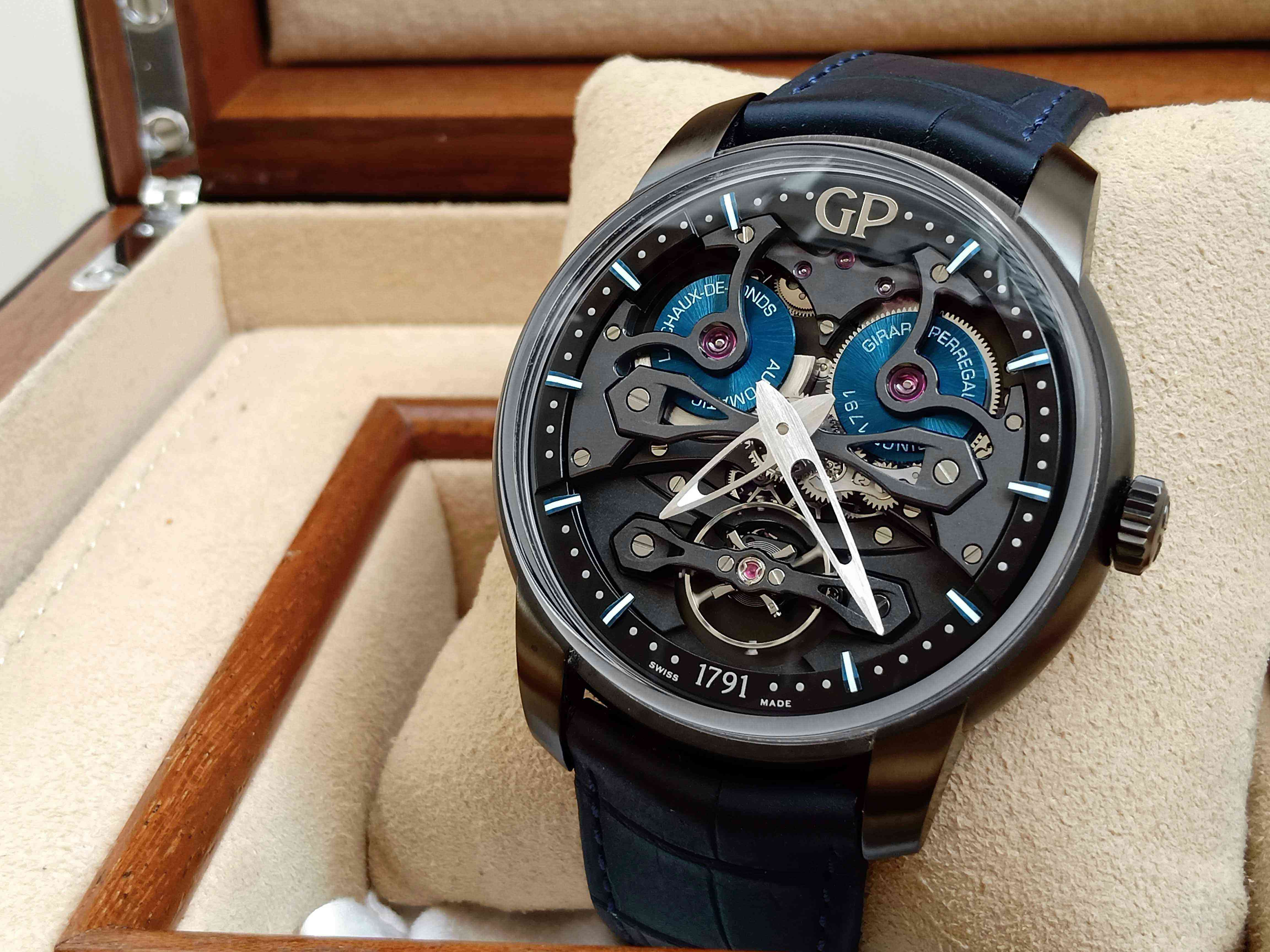 Girard-Perregaux Bridges Neo Bridges Earth to Sky Edition