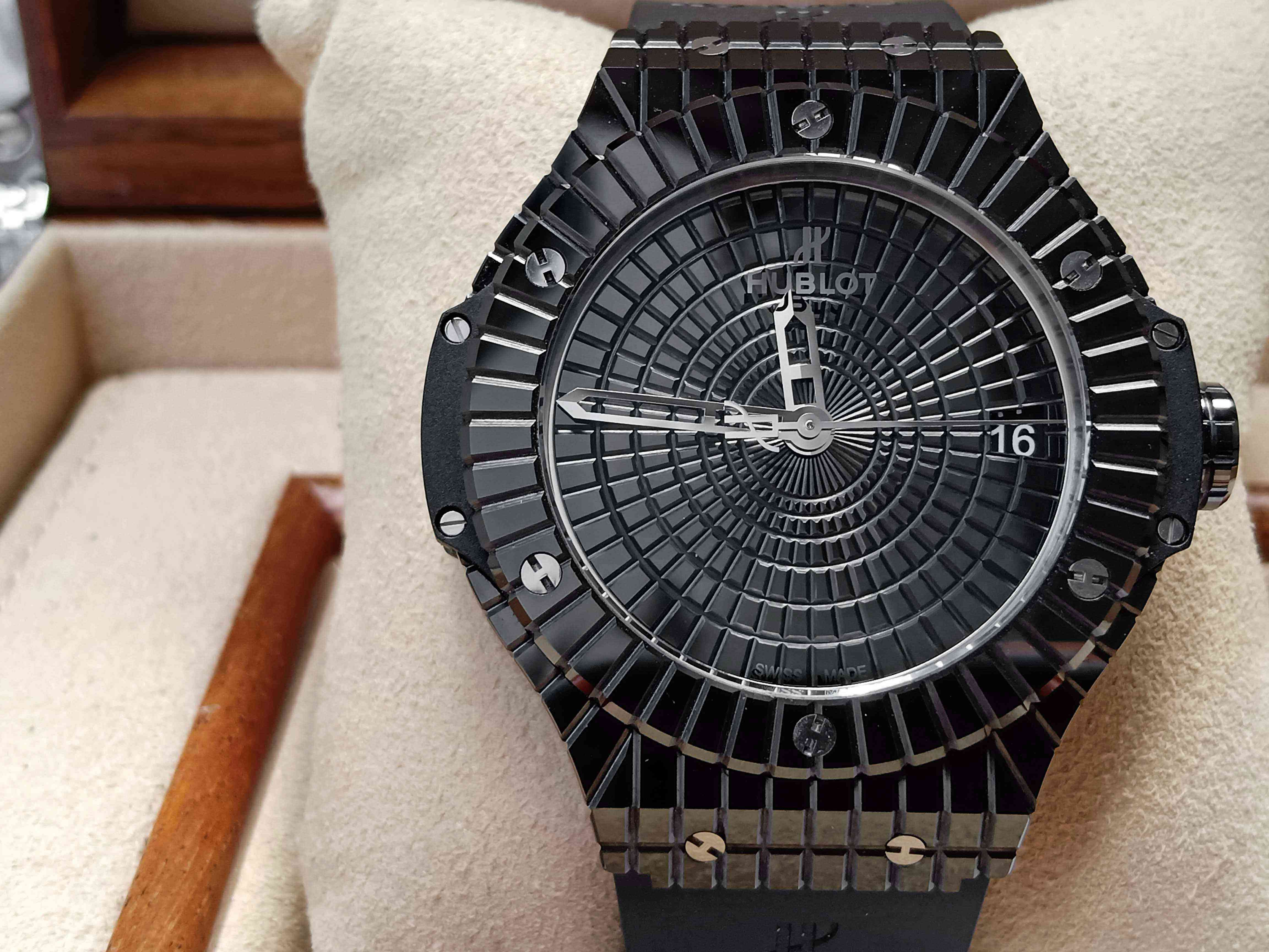 Hublot Bigbang Ceramic Cavier