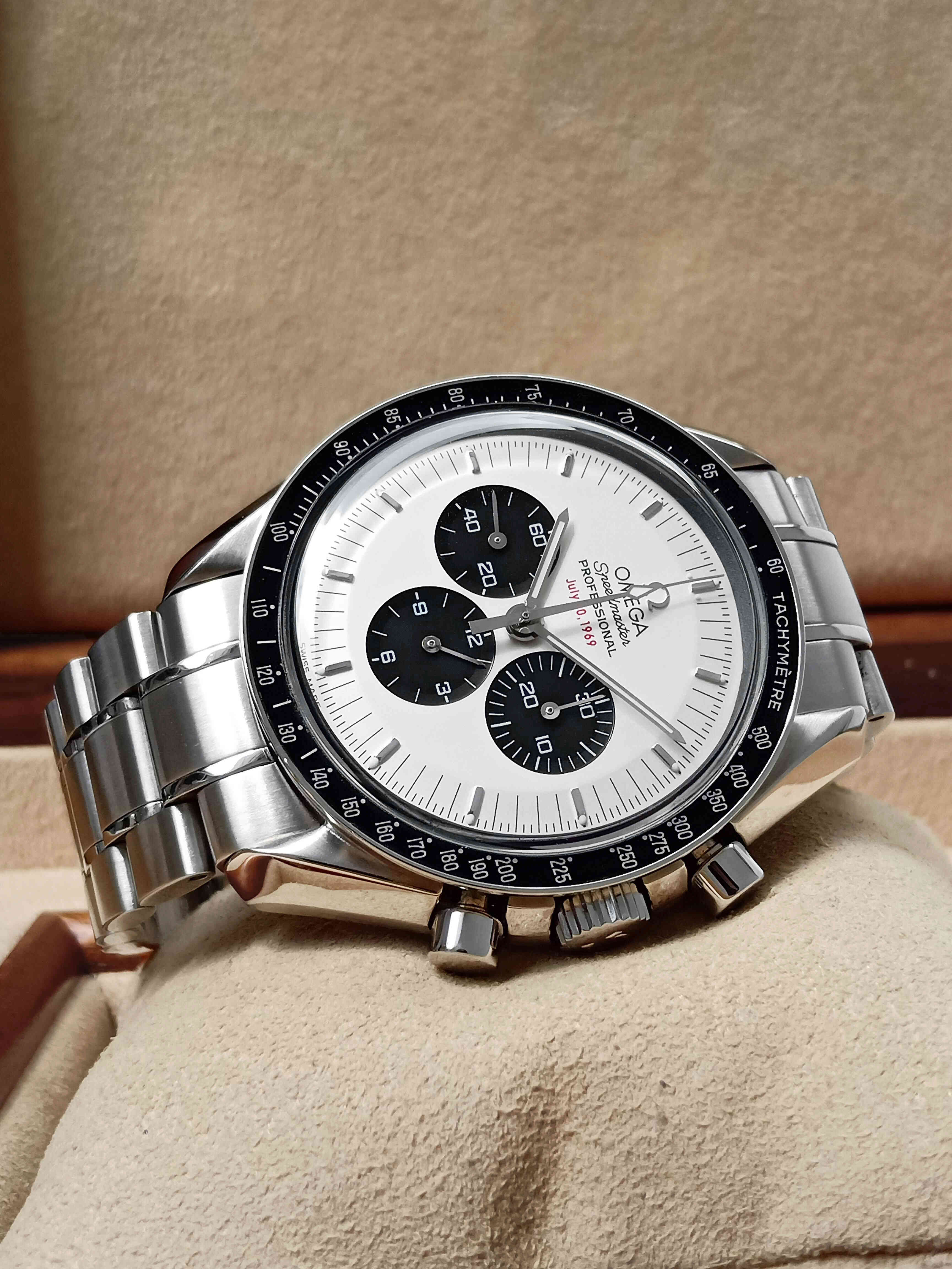 Omega Speed Master Limited Apollo11 35th Aniversary Panda Dial