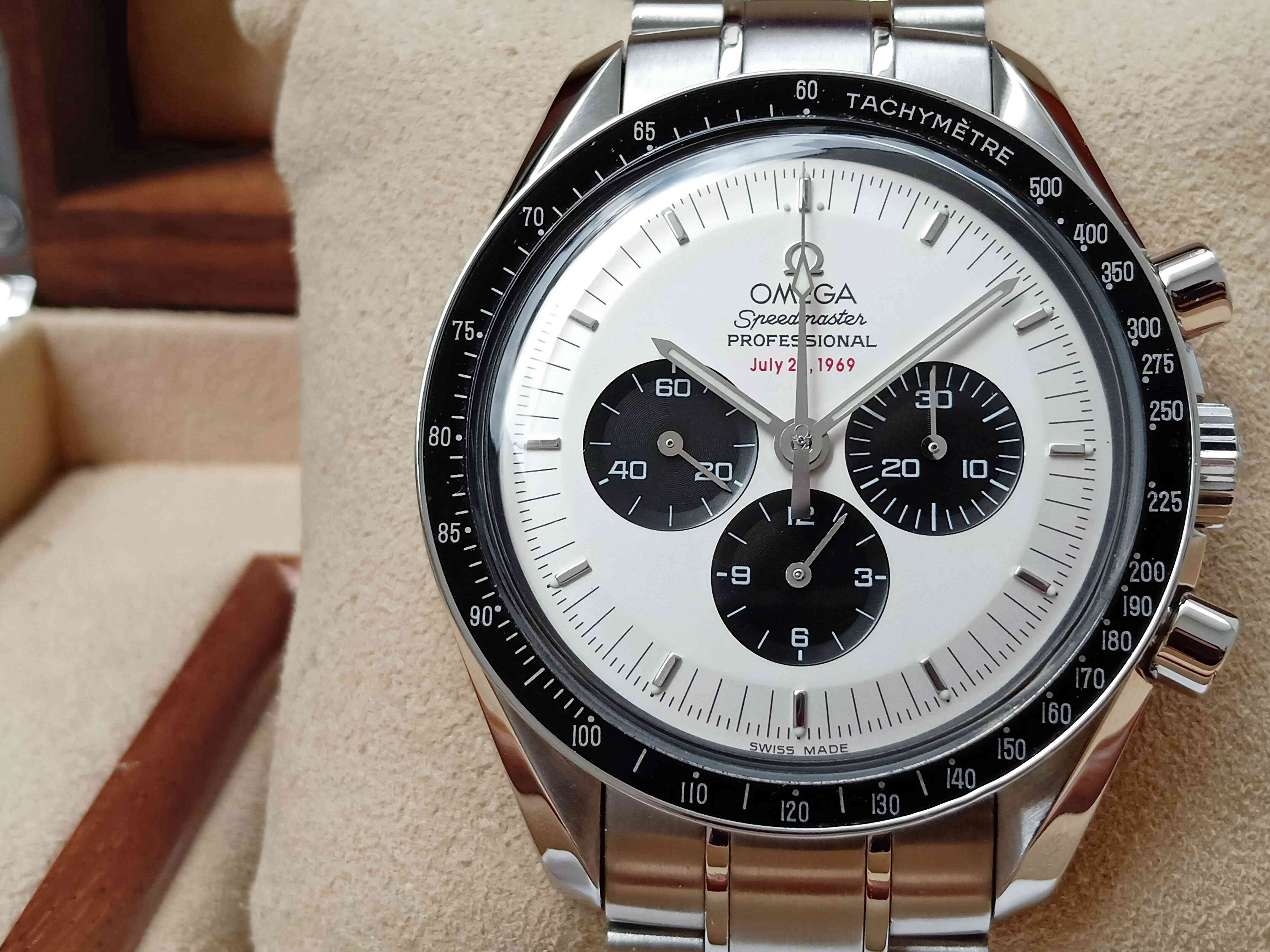 Omega Speed Master Limited Apollo11 35th Aniversary Panda Dial