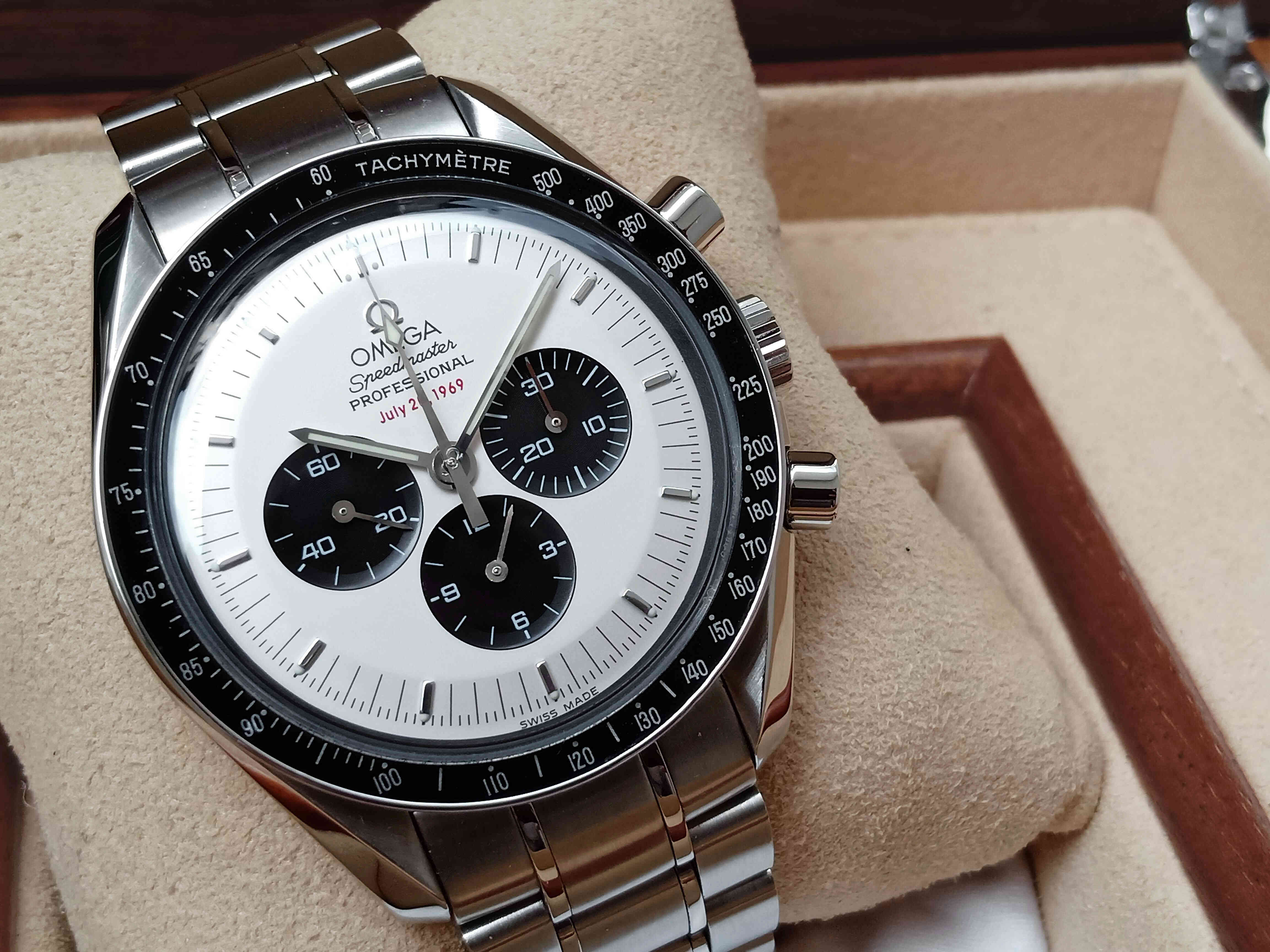 Omega Speed Master Limited Apollo11 35th Aniversary Panda Dial