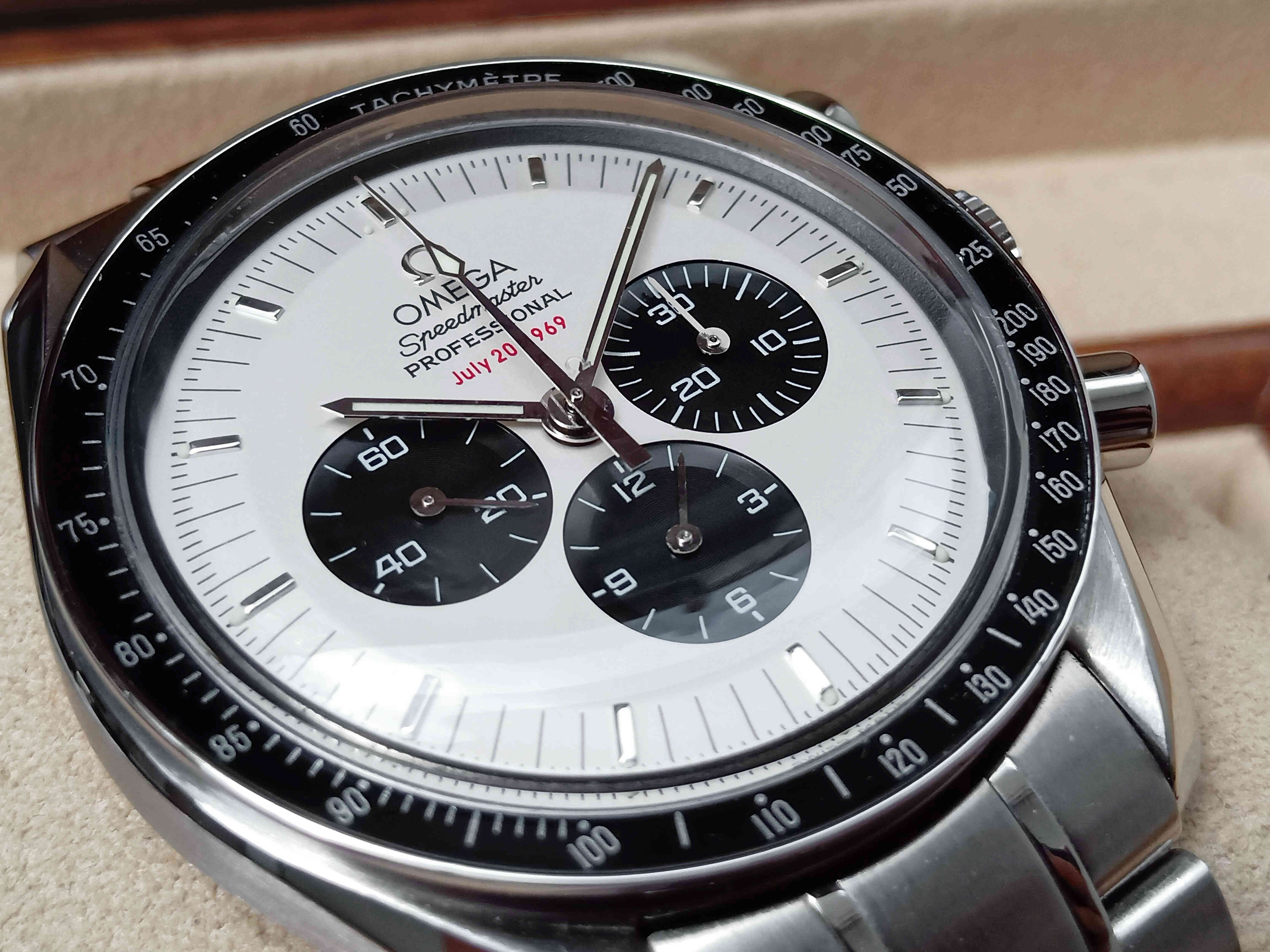 Omega Speed Master Limited Apollo11 35th Aniversary Panda Dial