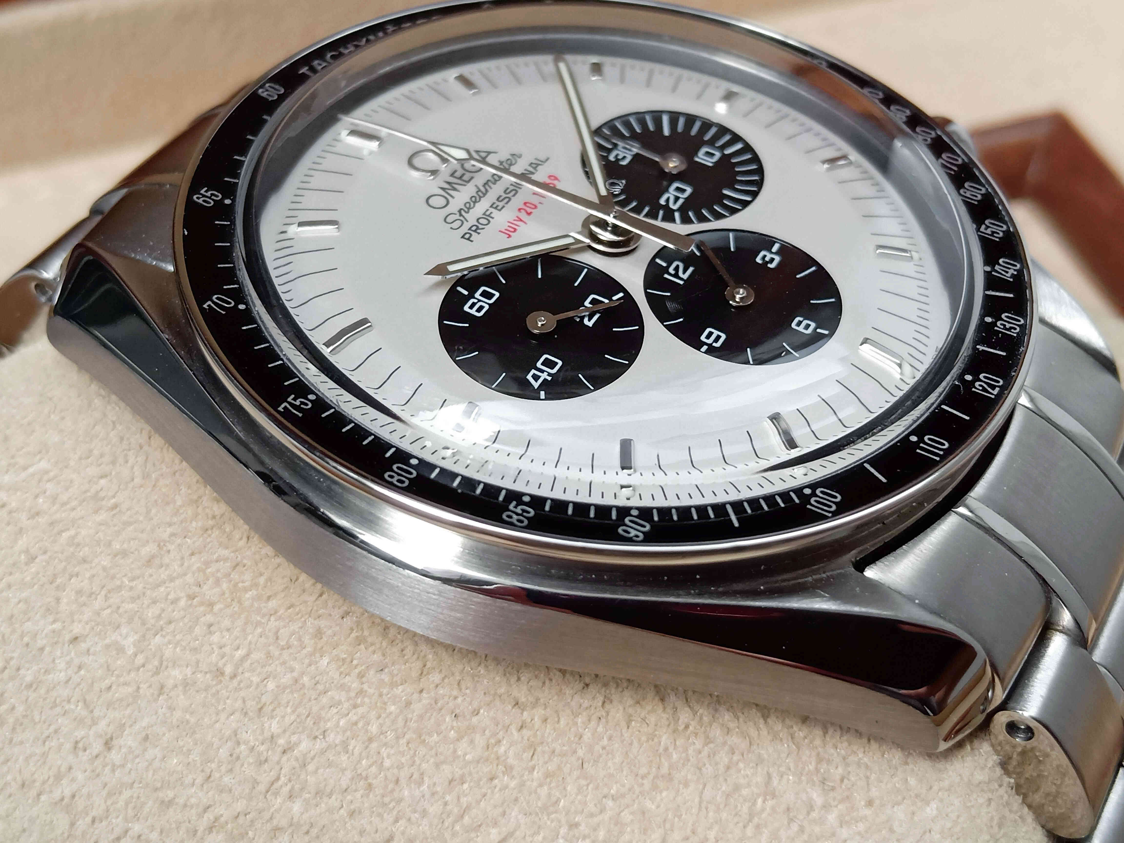 Omega Speed Master Limited Apollo11 35th Aniversary Panda Dial