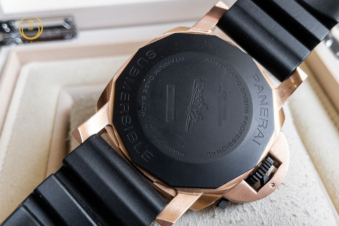 Panerai Submersible PAM00974 GoldTech