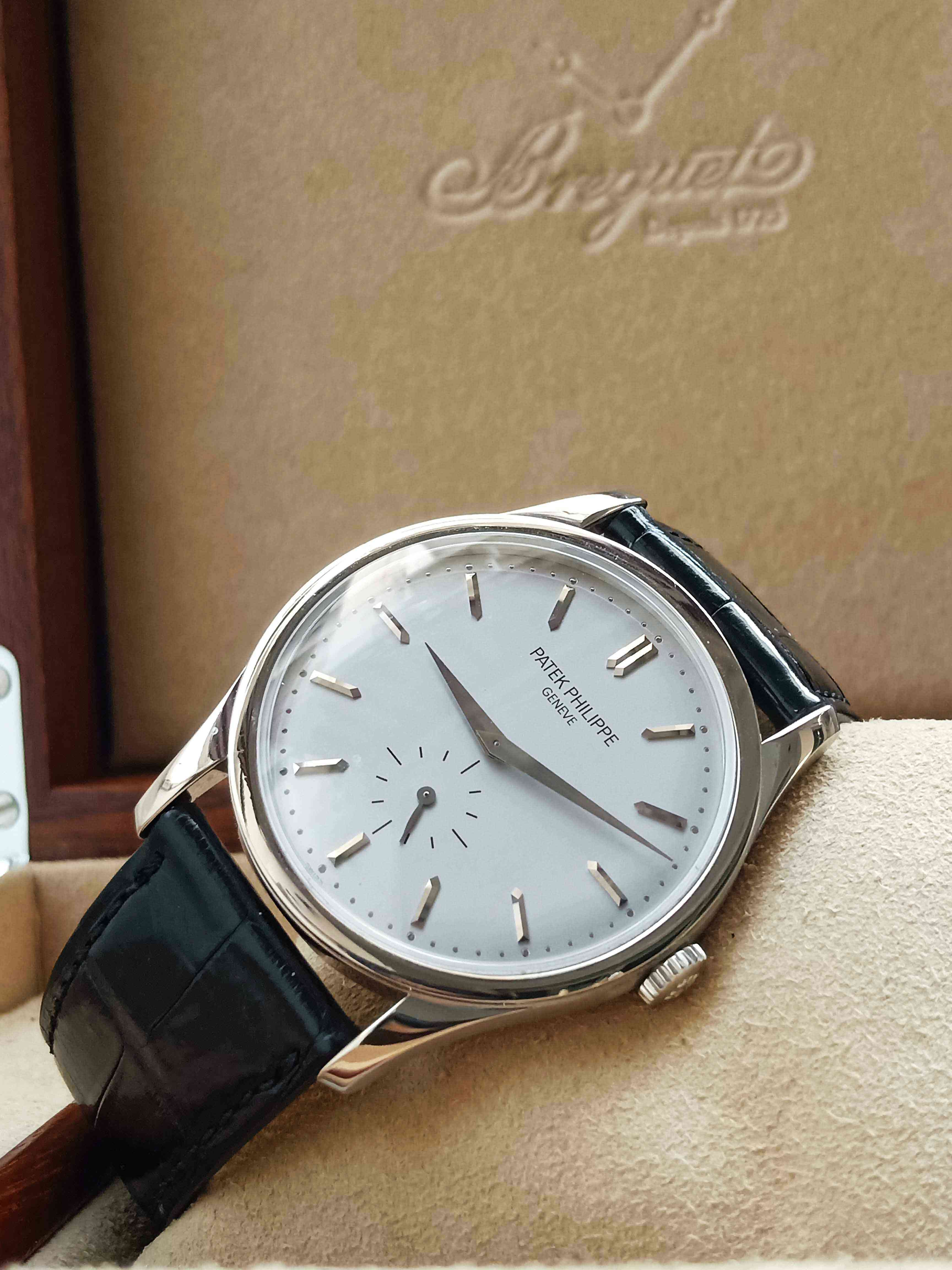 Patek Philippe Calatrava 5196G-001
