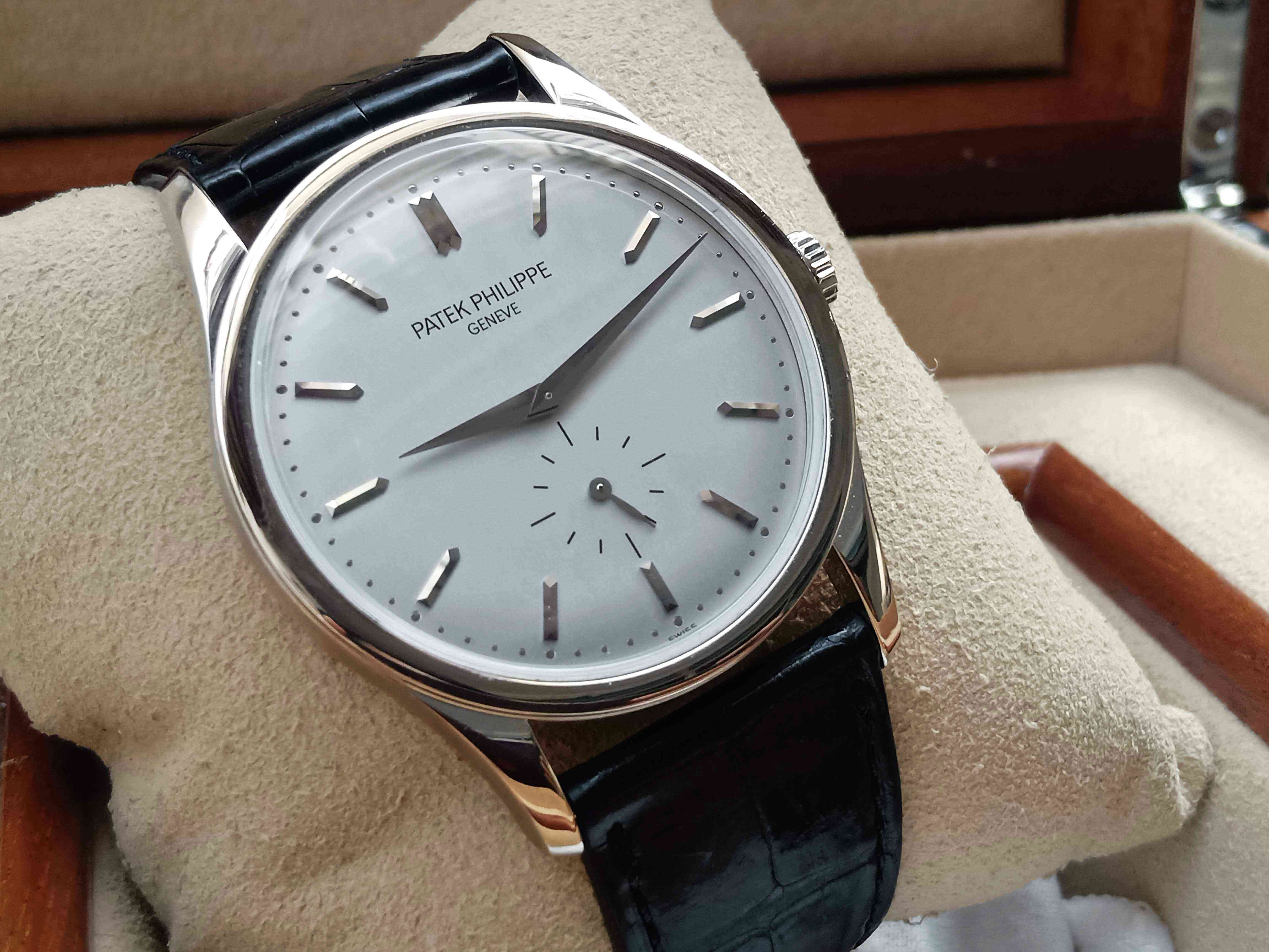Patek Philippe Calatrava 5196G-001
