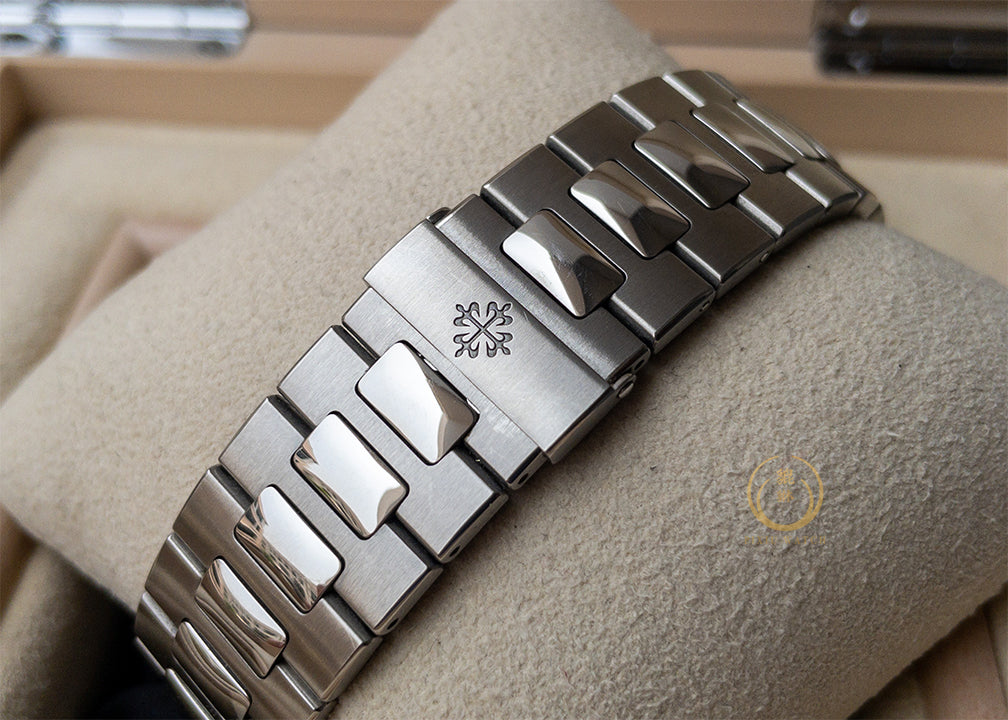 Patek Philippe Nautilus 5990/1A Travel Time