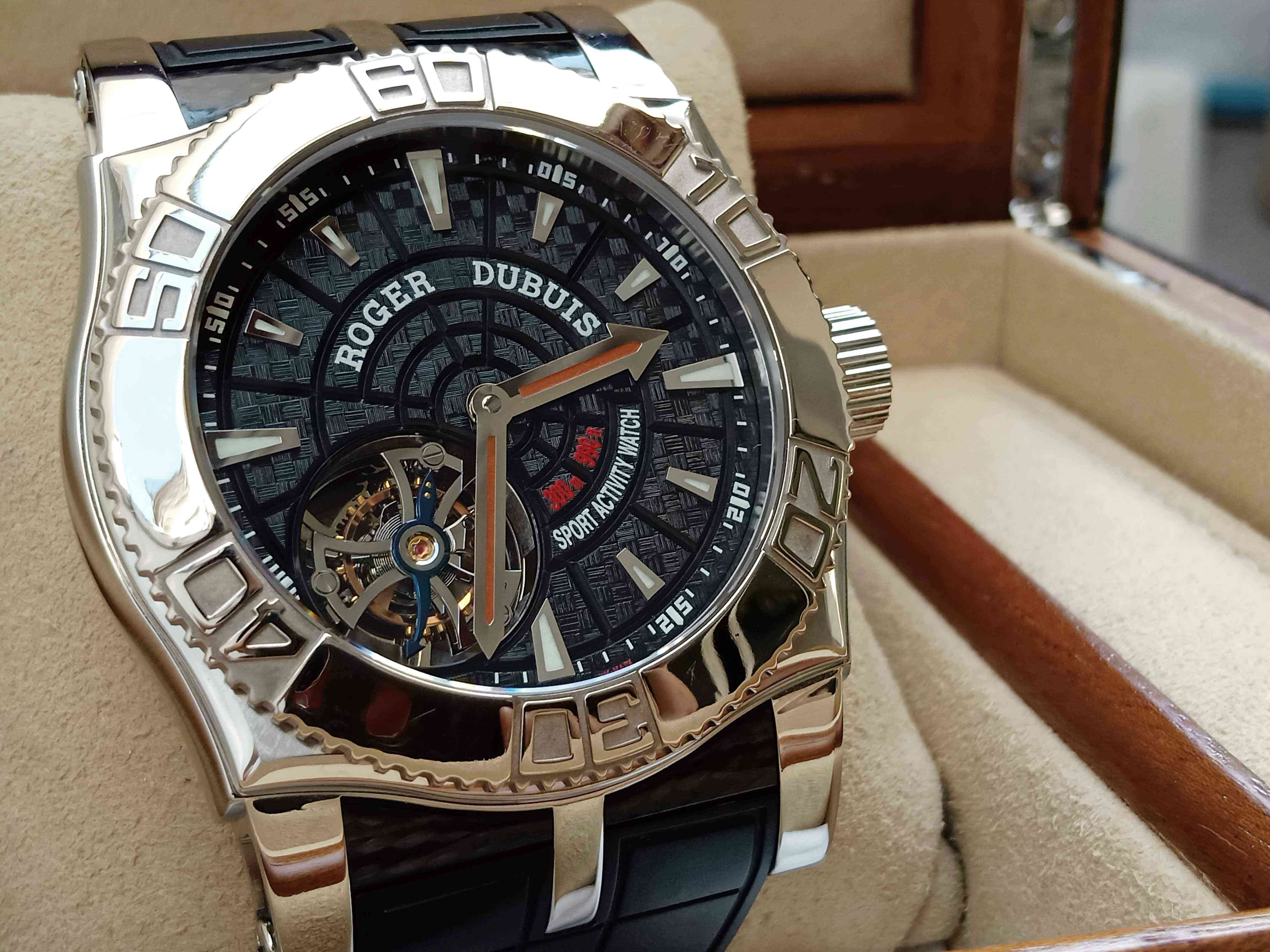Roger Dubuis Easy Diver Flying Tourbillon
