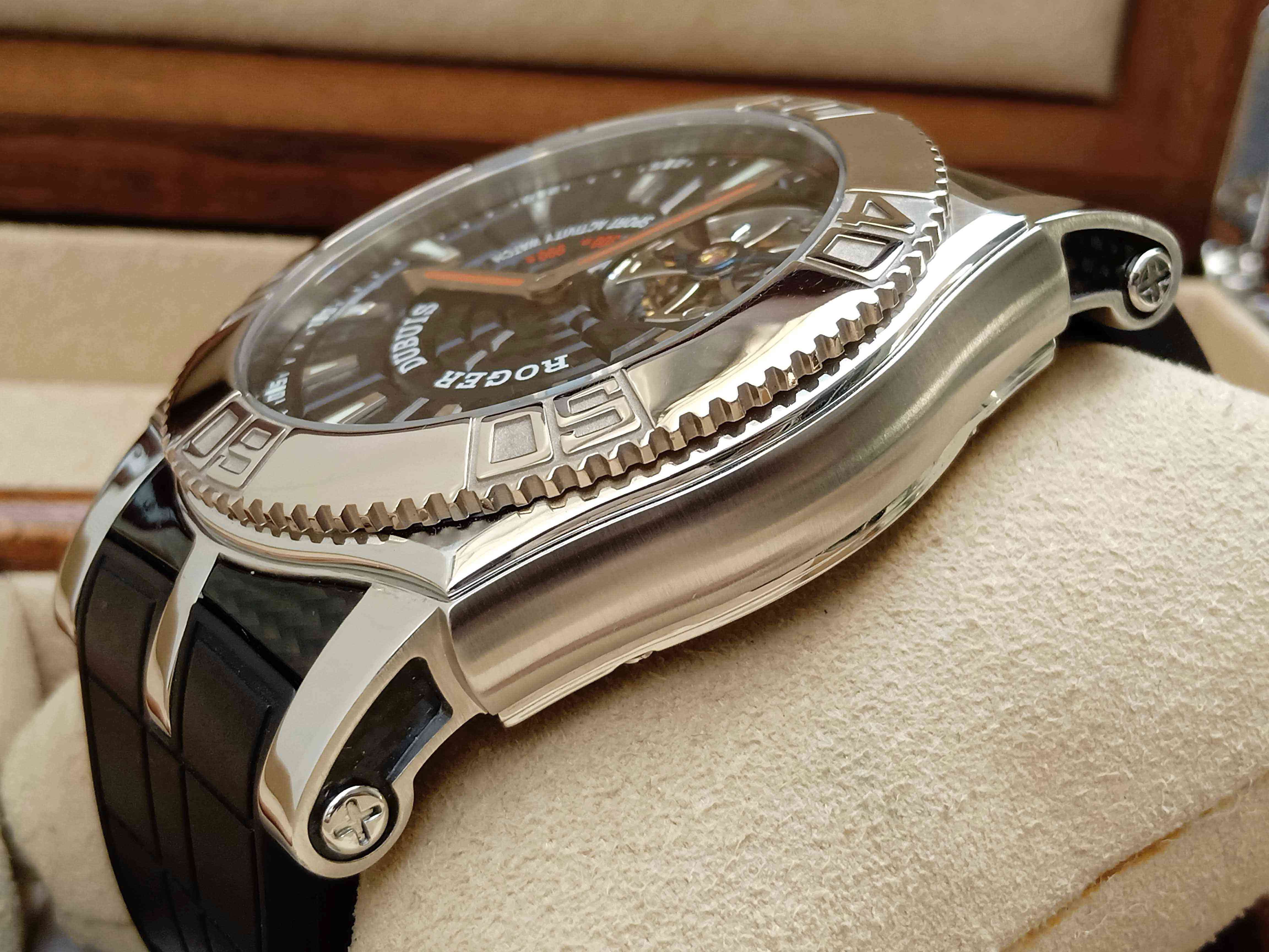Roger Dubuis Easy Diver Flying Tourbillon